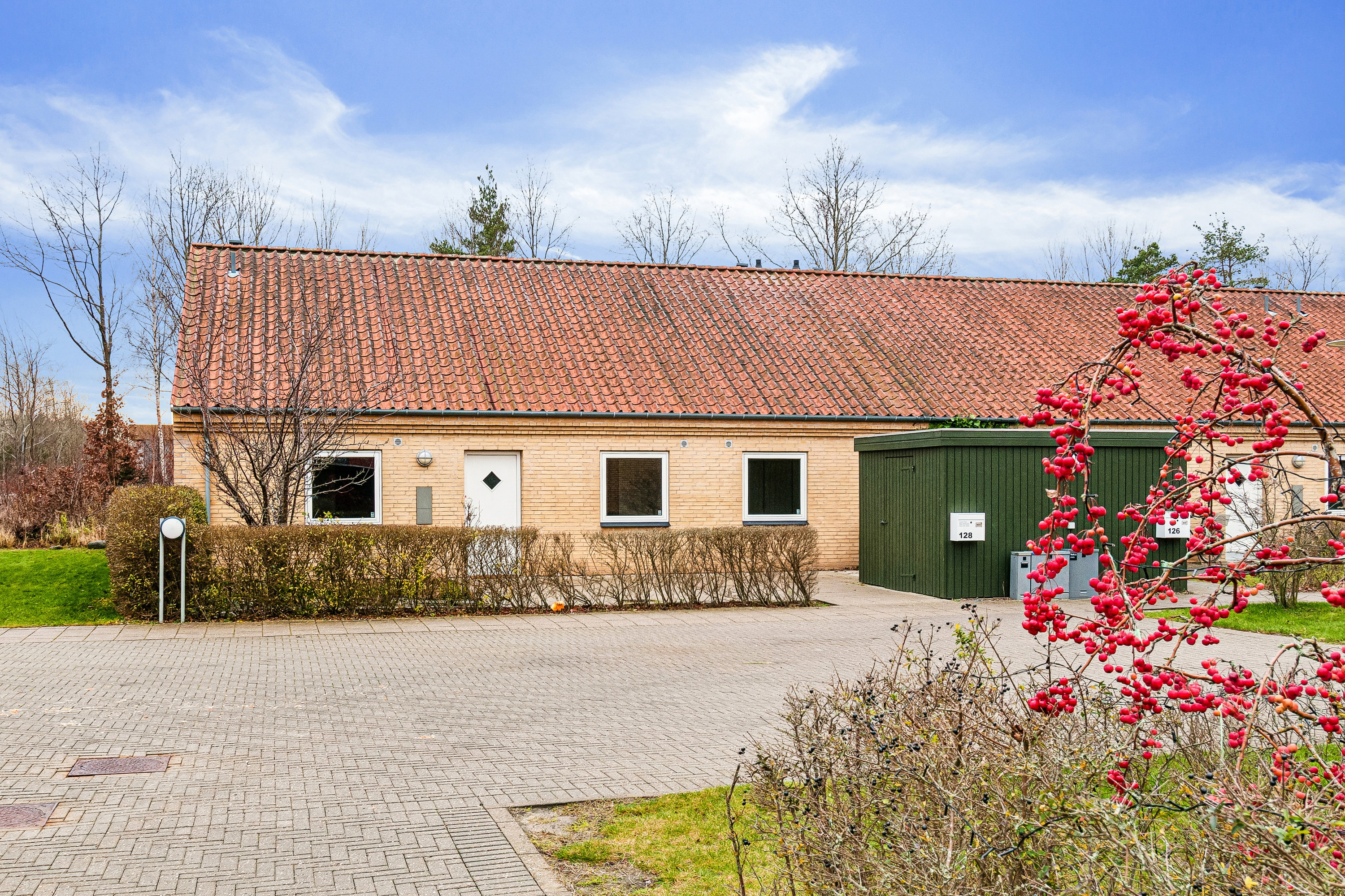 Fremhævet andet billede i fuldskærmstilstand. Billede af Hyld Ager 128, 2770 Kastrup