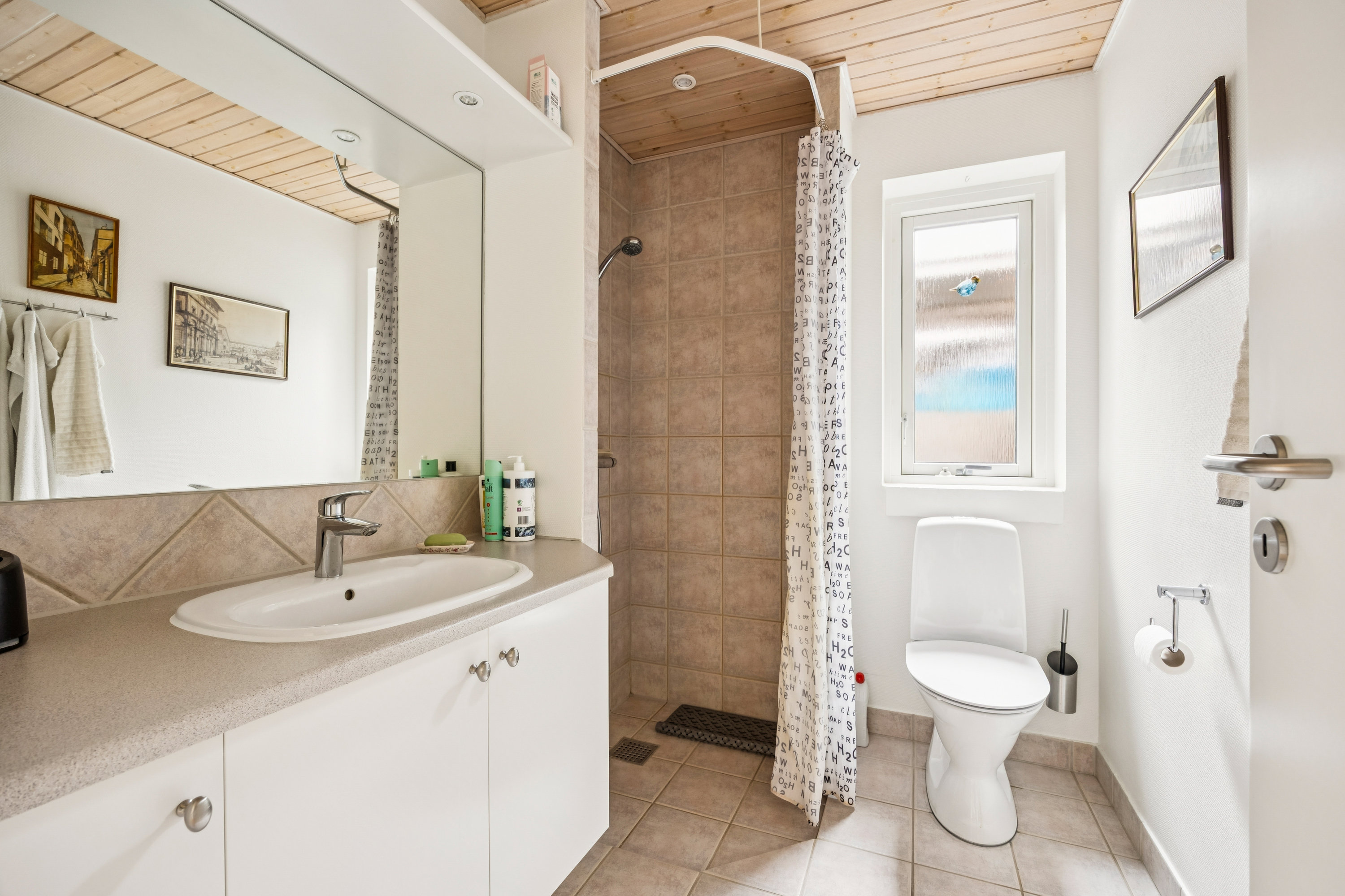 Fremhævet badeværelse billede i fuldskærmstilstand. Billede af Nørrehegnet 8, 4600 Køge