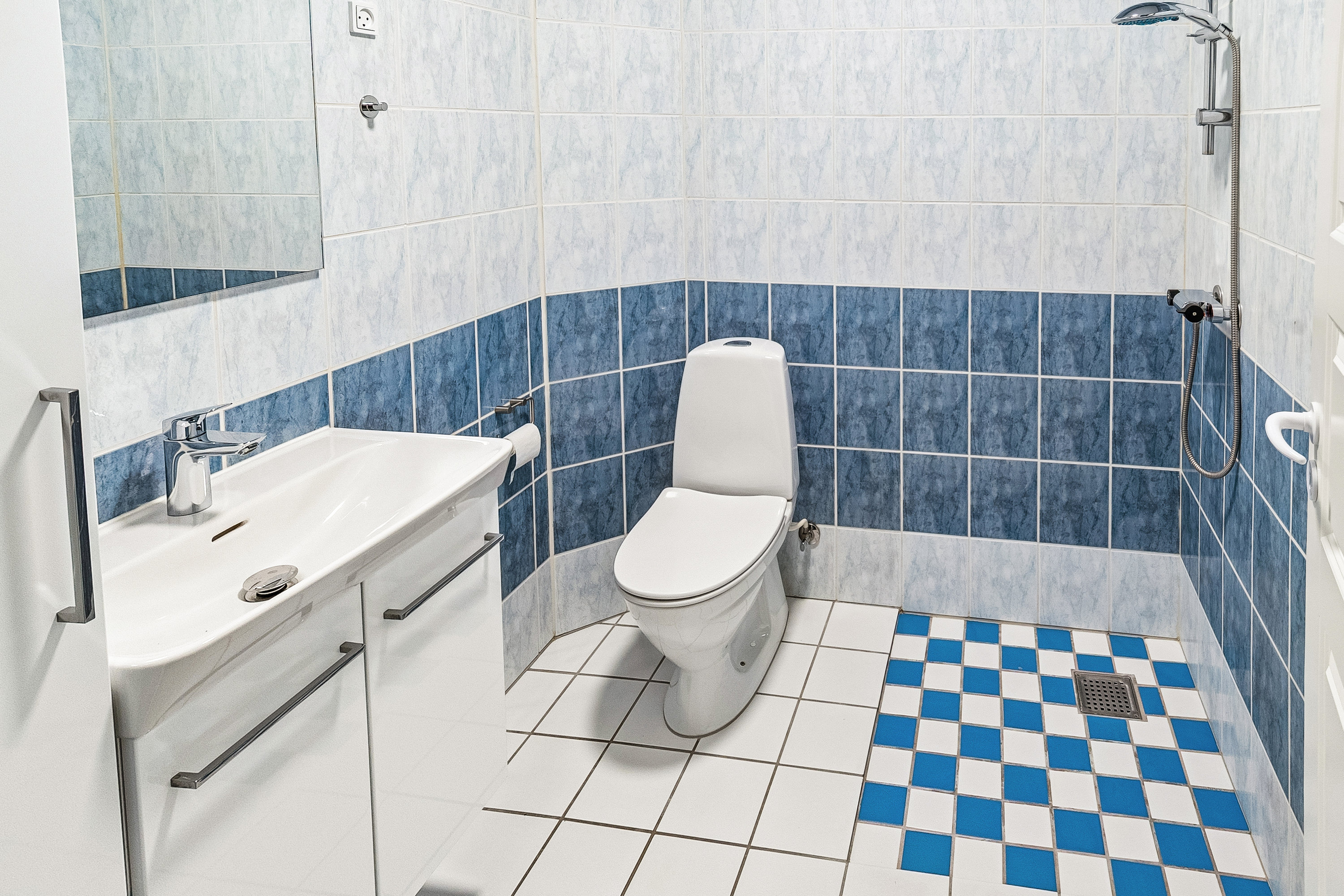 Fremhævet badeværelse billede i fuldskærmstilstand. Billede af Hyld Ager 128, 2770 Kastrup