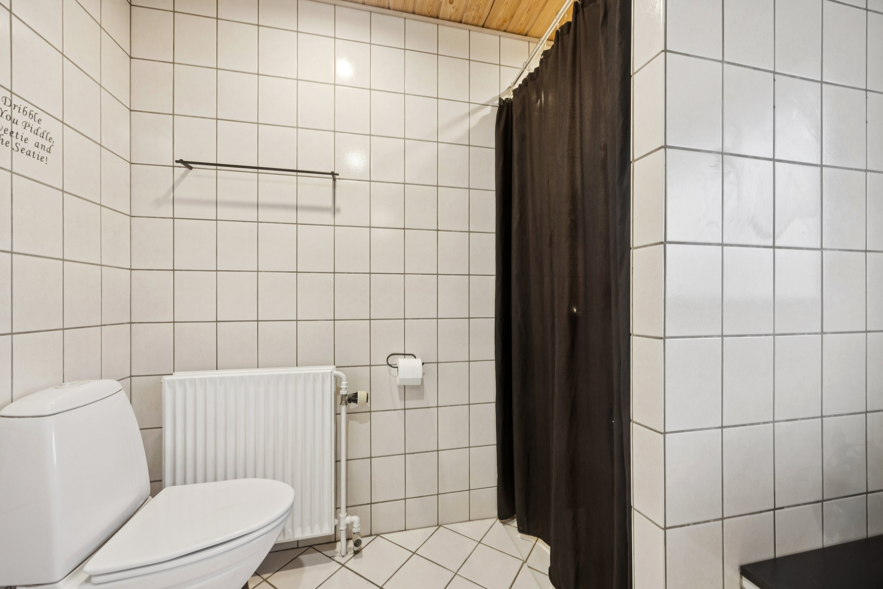 Fremhævet badeværelse billede i fuldskærmstilstand. Billede af Nøddevej 35, Stae, 9310 Vodskov