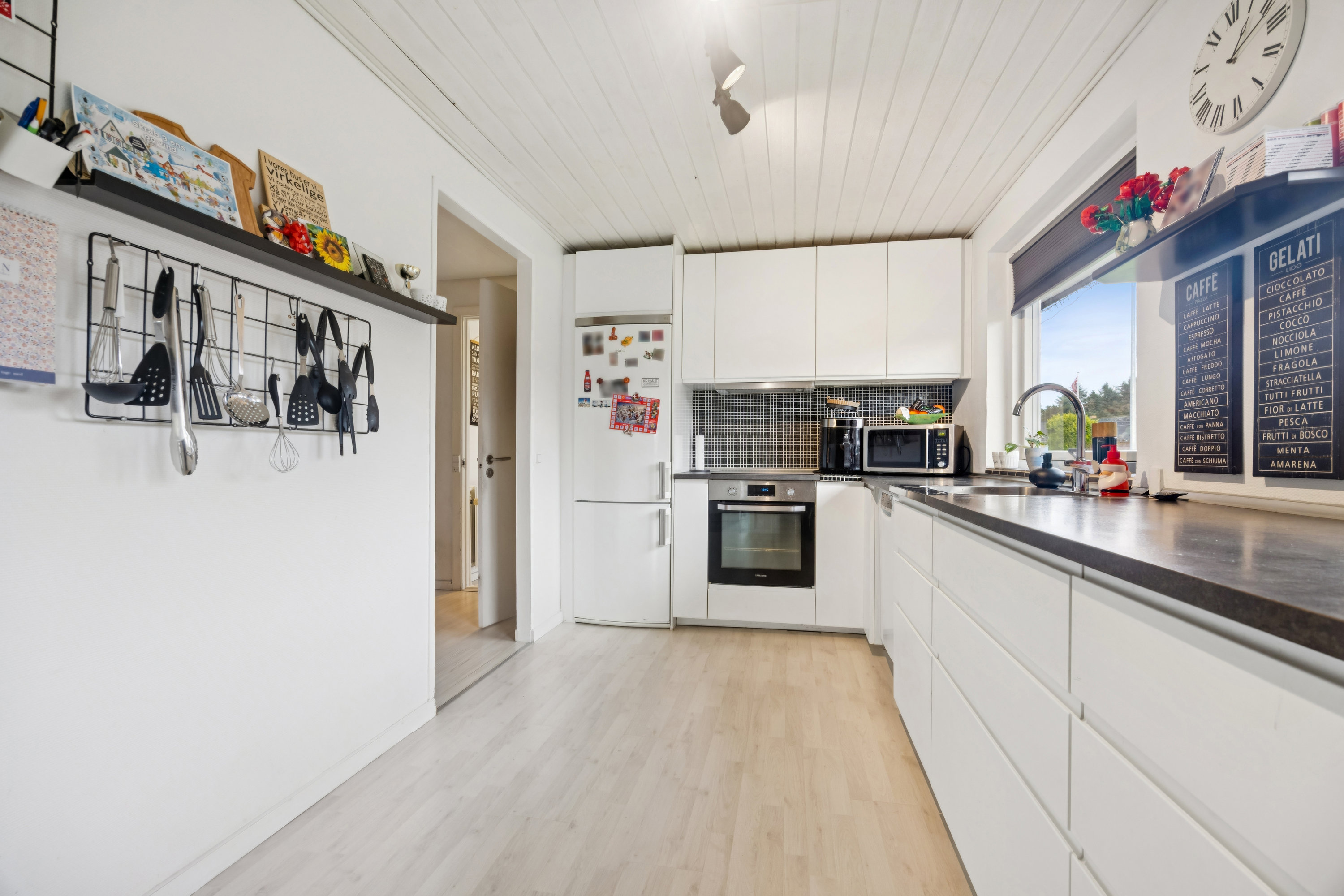 Fremhævet køkken billede i fuldskærmstilstand. Billede af Nøddevej 35, Stae, 9310 Vodskov