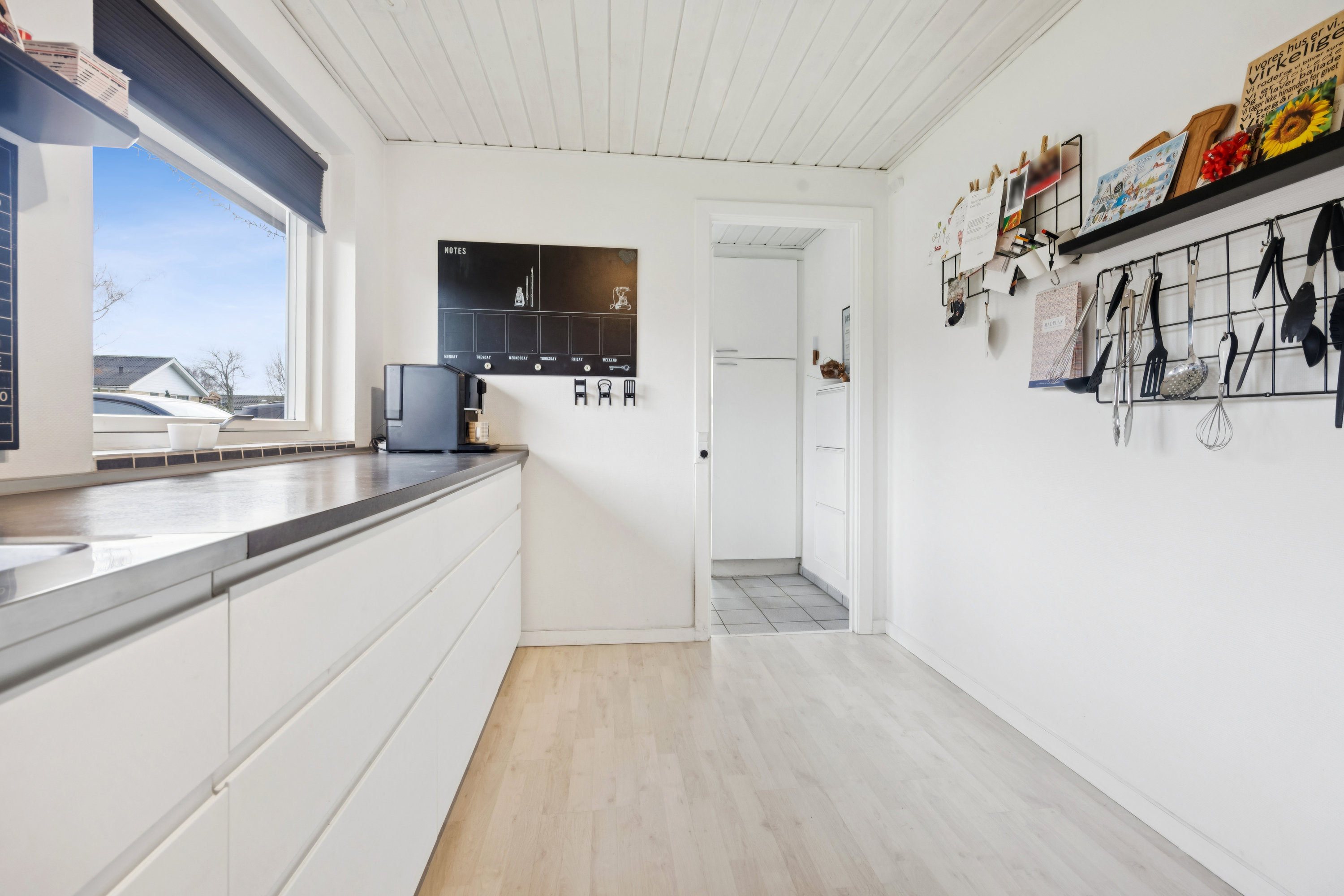 Fremhævet køkken billede i fuldskærmstilstand. Billede af Nøddevej 35, Stae, 9310 Vodskov