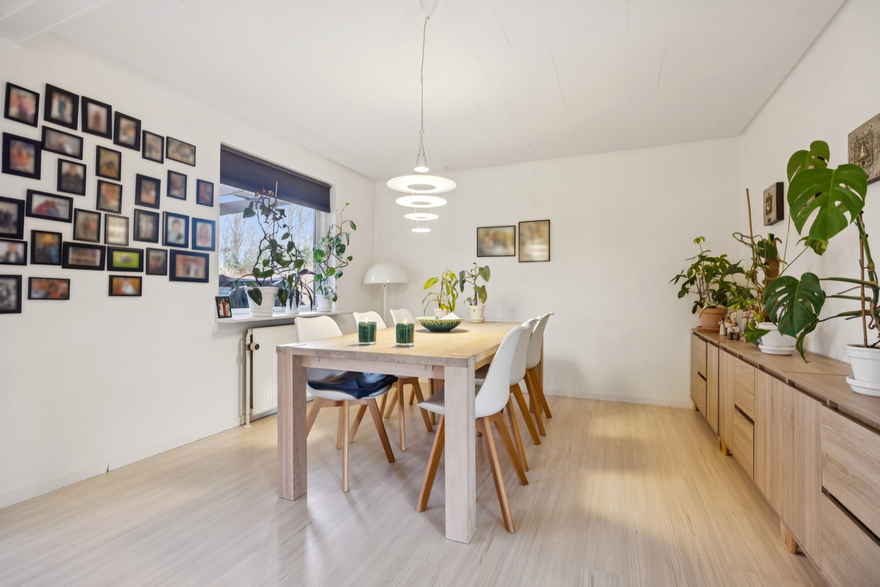 Fremhævet stue billede i fuldskærmstilstand. Billede af Nøddevej 35, Stae, 9310 Vodskov