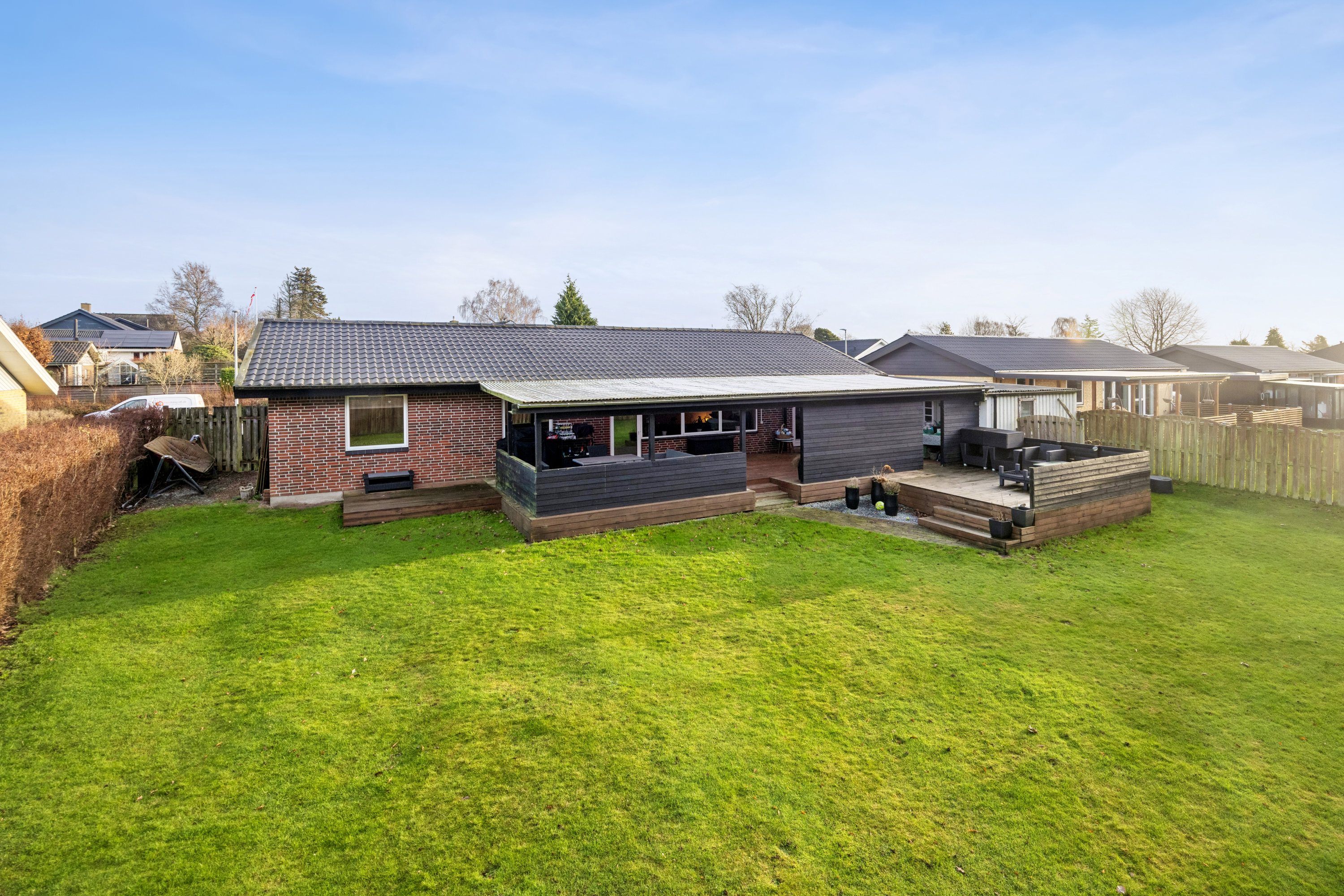 Fremhævet facade billede i fuldskærmstilstand. Billede af Nøddevej 35, Stae, 9310 Vodskov