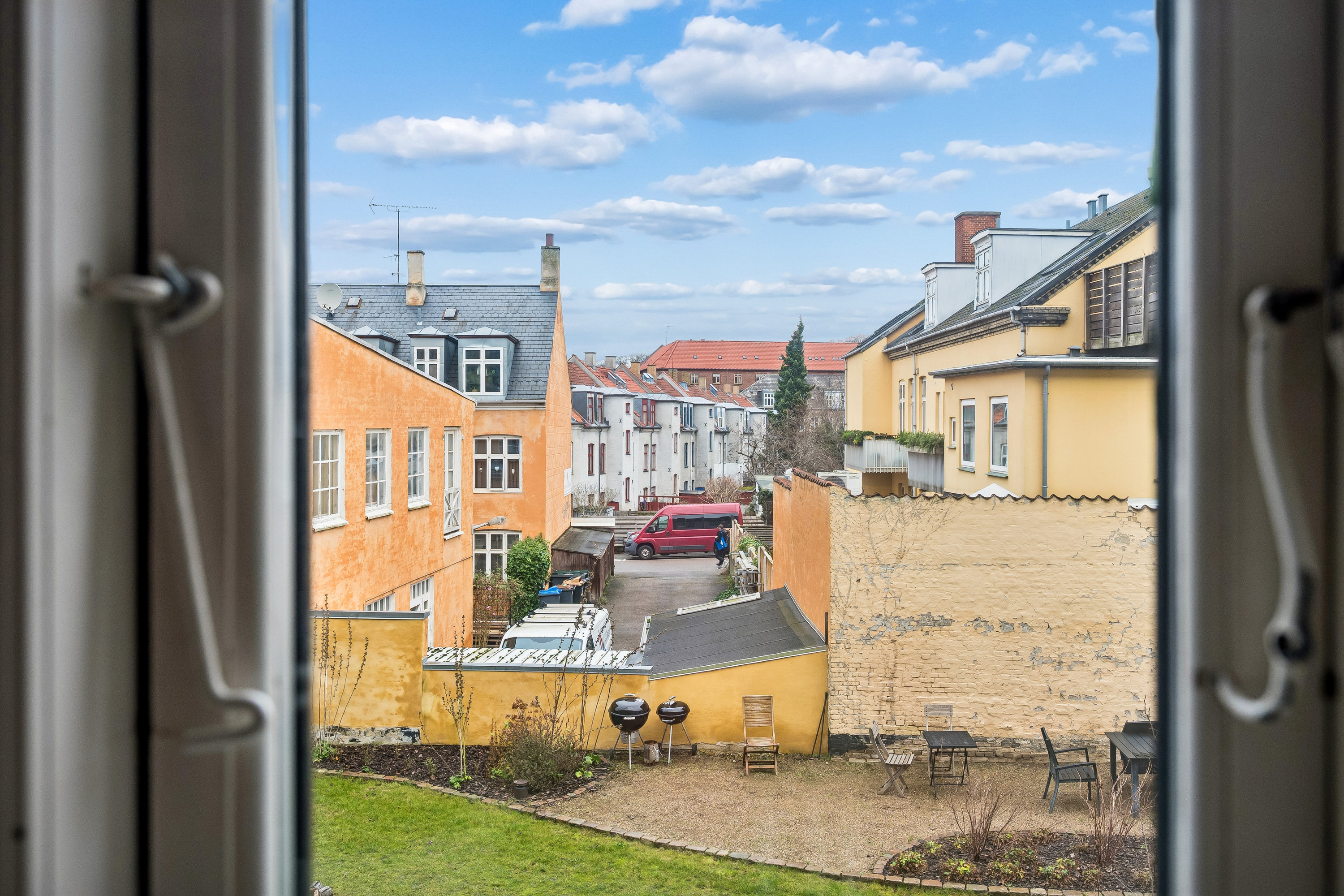 Fremhævet  billede i fuldskærmstilstand. Billede af Mølle Allé 6, 1. tv., 2500 Valby