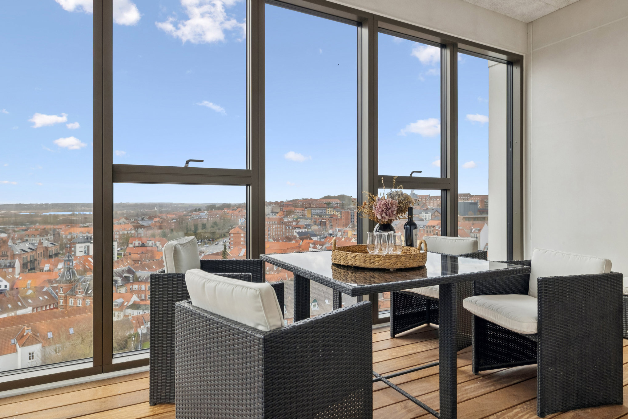 Fremhævet terrasse billede i fuldskærmstilstand. Billede af Bryghusgade 5, 13. 39., 8900 Randers C