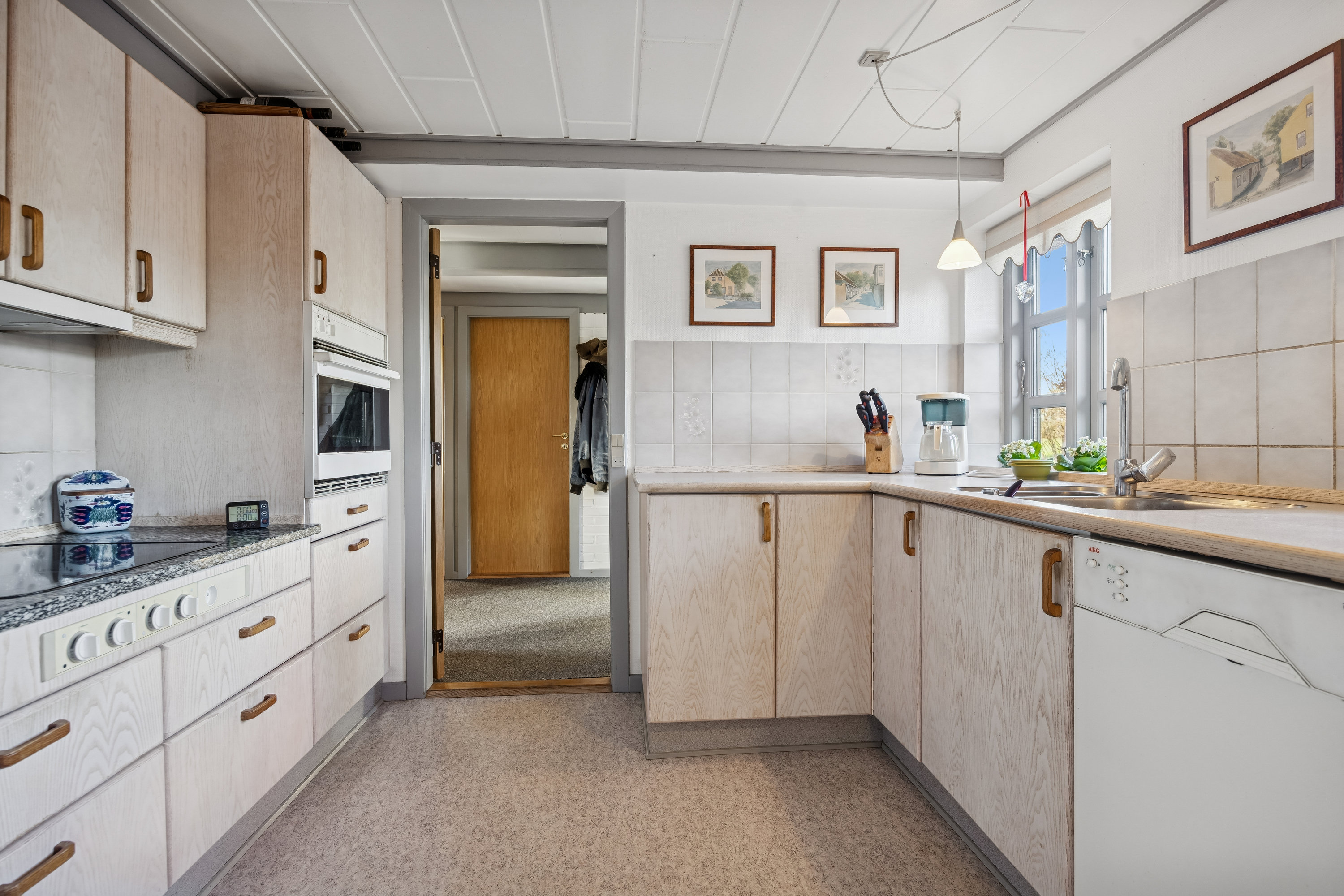 Fremhævet køkken billede i fuldskærmstilstand. Billede af Vestbjerg Kærvej 13, 9380 Vestbjerg