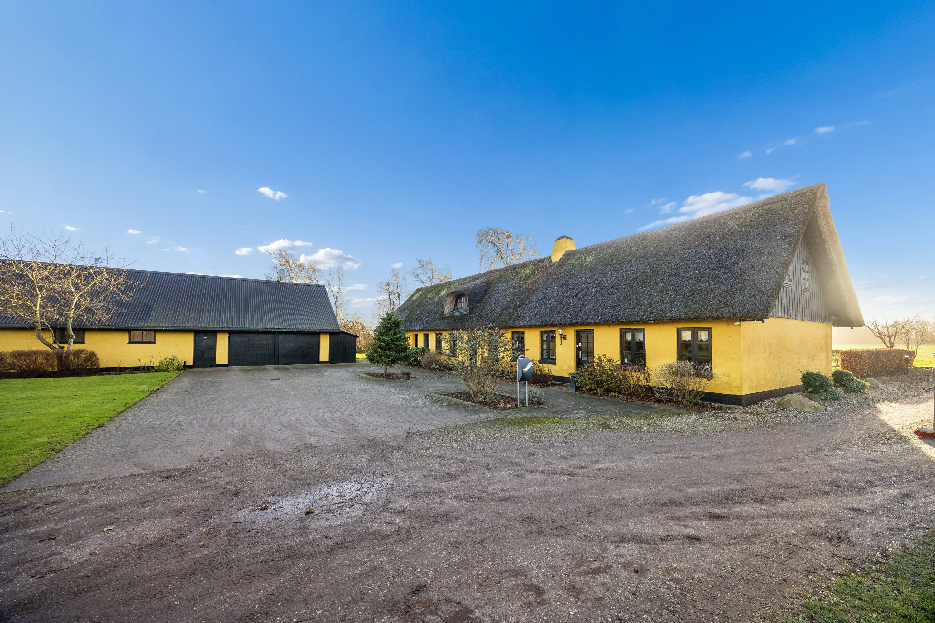 Miniaturebillede 2: gårdsplads. Billede af Vestbjerg Kærvej 13, 9380 Vestbjerg