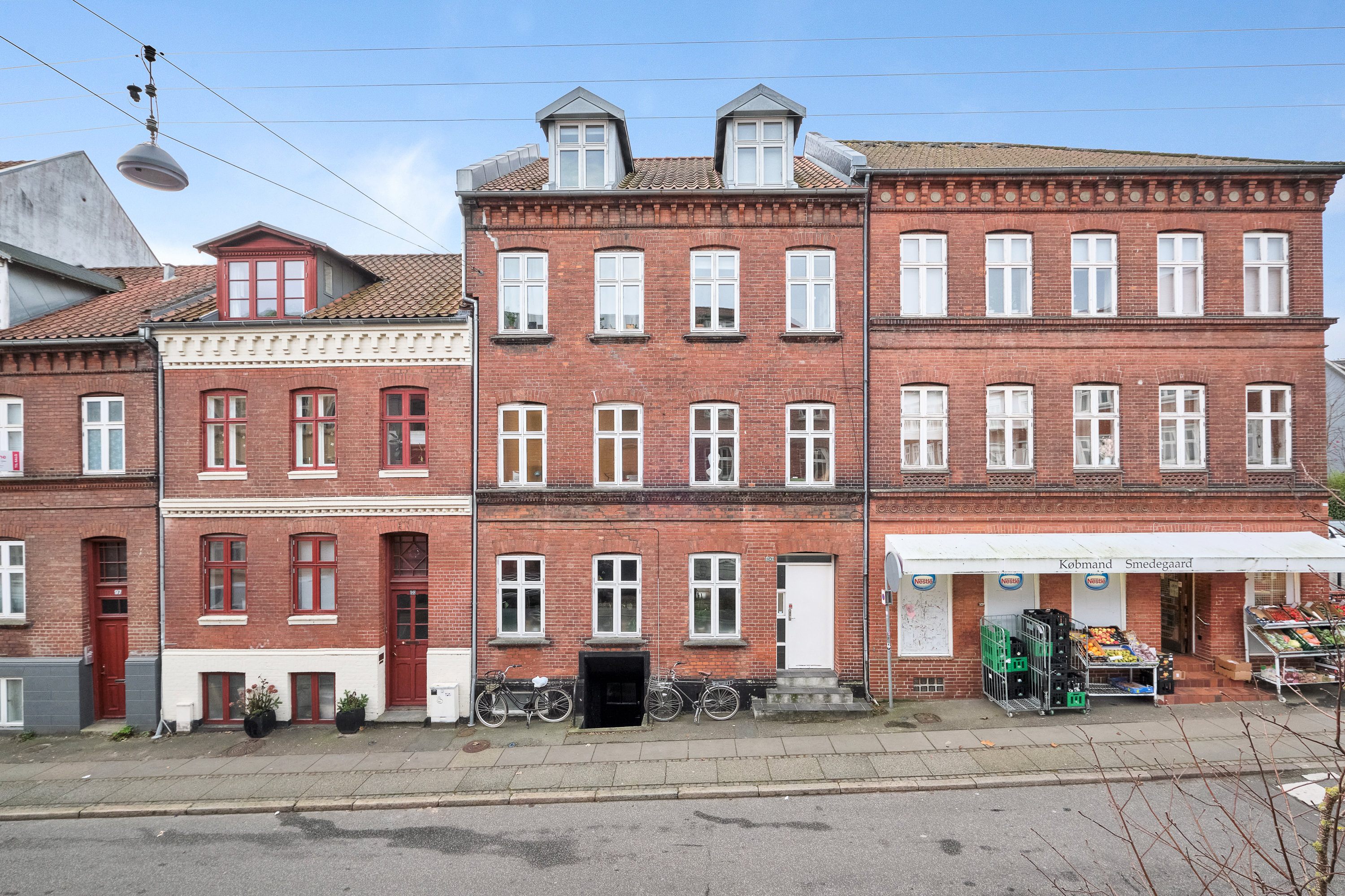 Fremhævet facade billede i fuldskærmstilstand. Billede af Sjællandsgade 101, 1., 8000 Aarhus C