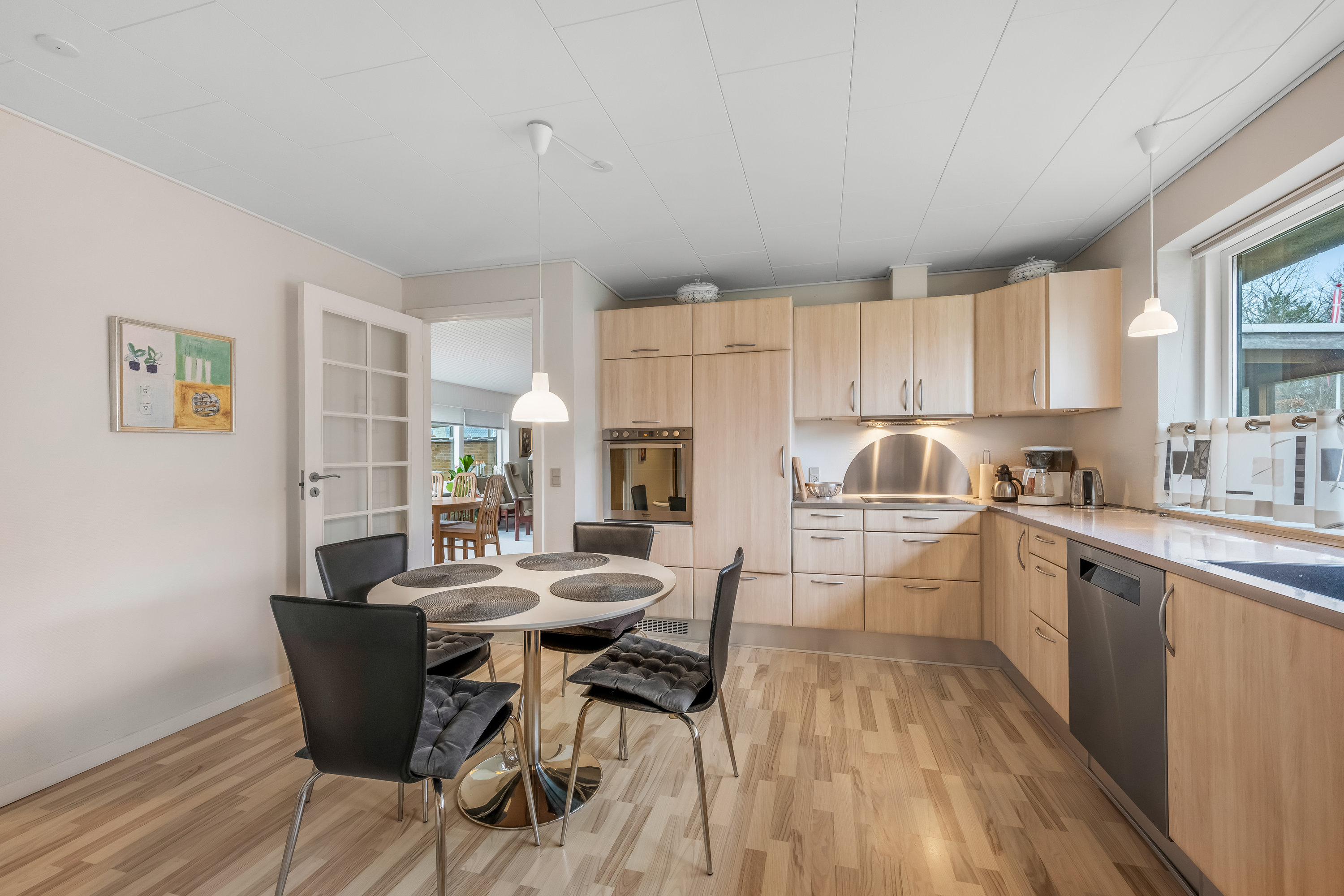 Fremhævet køkken billede i fuldskærmstilstand. Billede af Egevej 1, 6880 Tarm