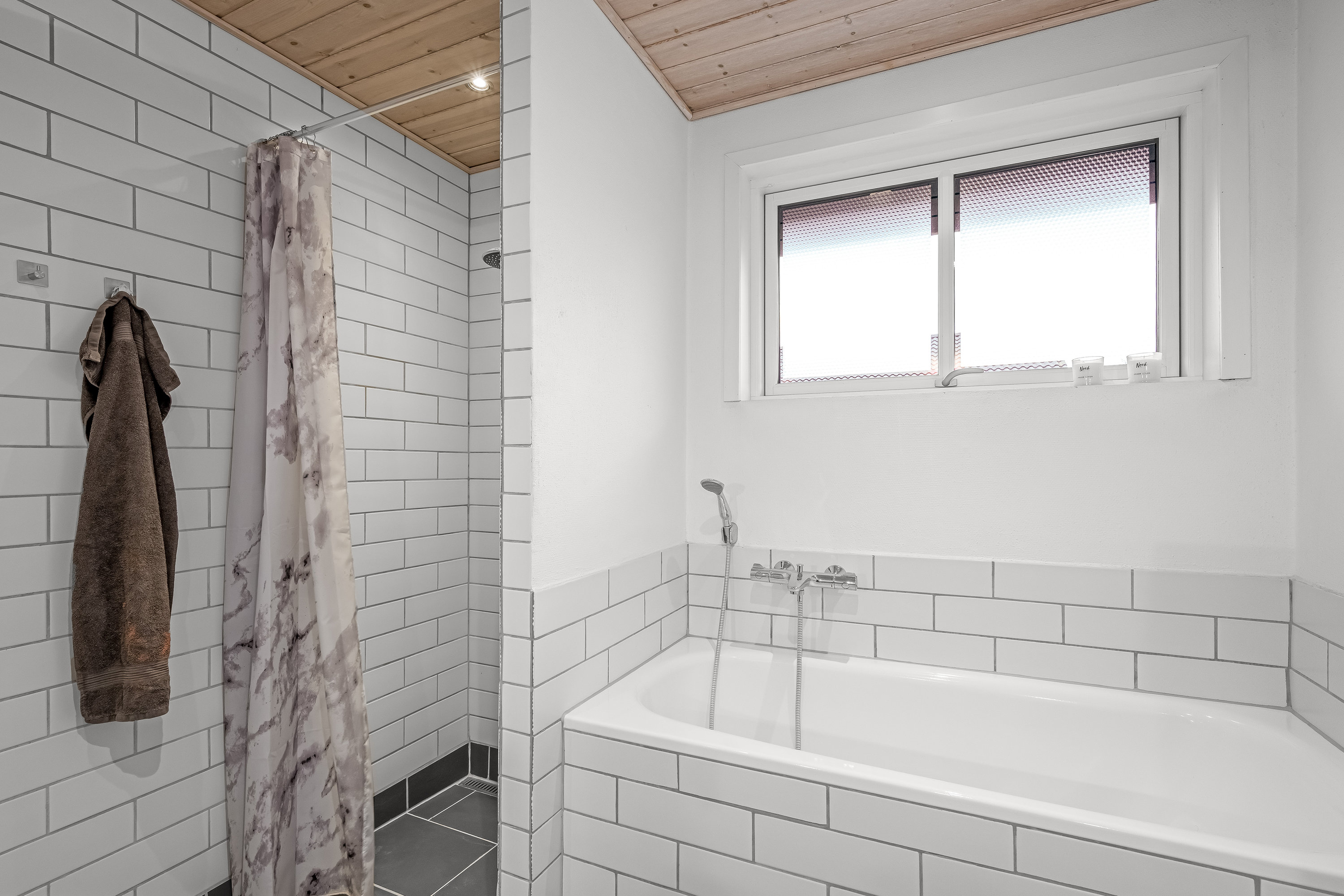 Fremhævet badeværelse billede i fuldskærmstilstand. Billede af Pilevænget 16, 6920 Videbæk