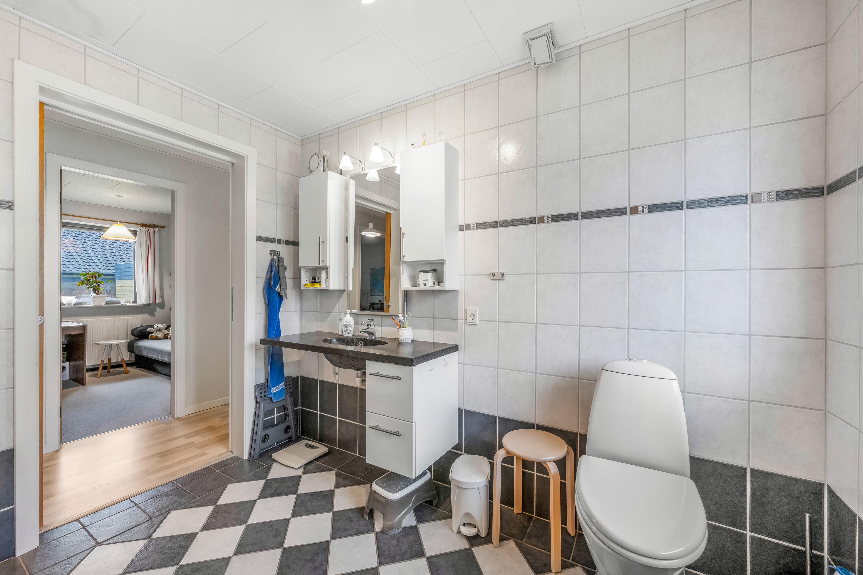 Fremhævet badeværelse billede i fuldskærmstilstand. Billede af Egevej 1, 6880 Tarm