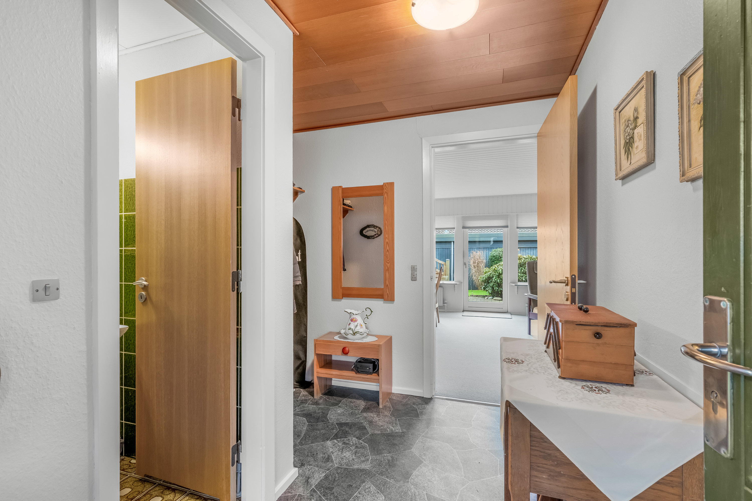 Fremhævet gang billede i fuldskærmstilstand. Billede af Egevej 1, 6880 Tarm