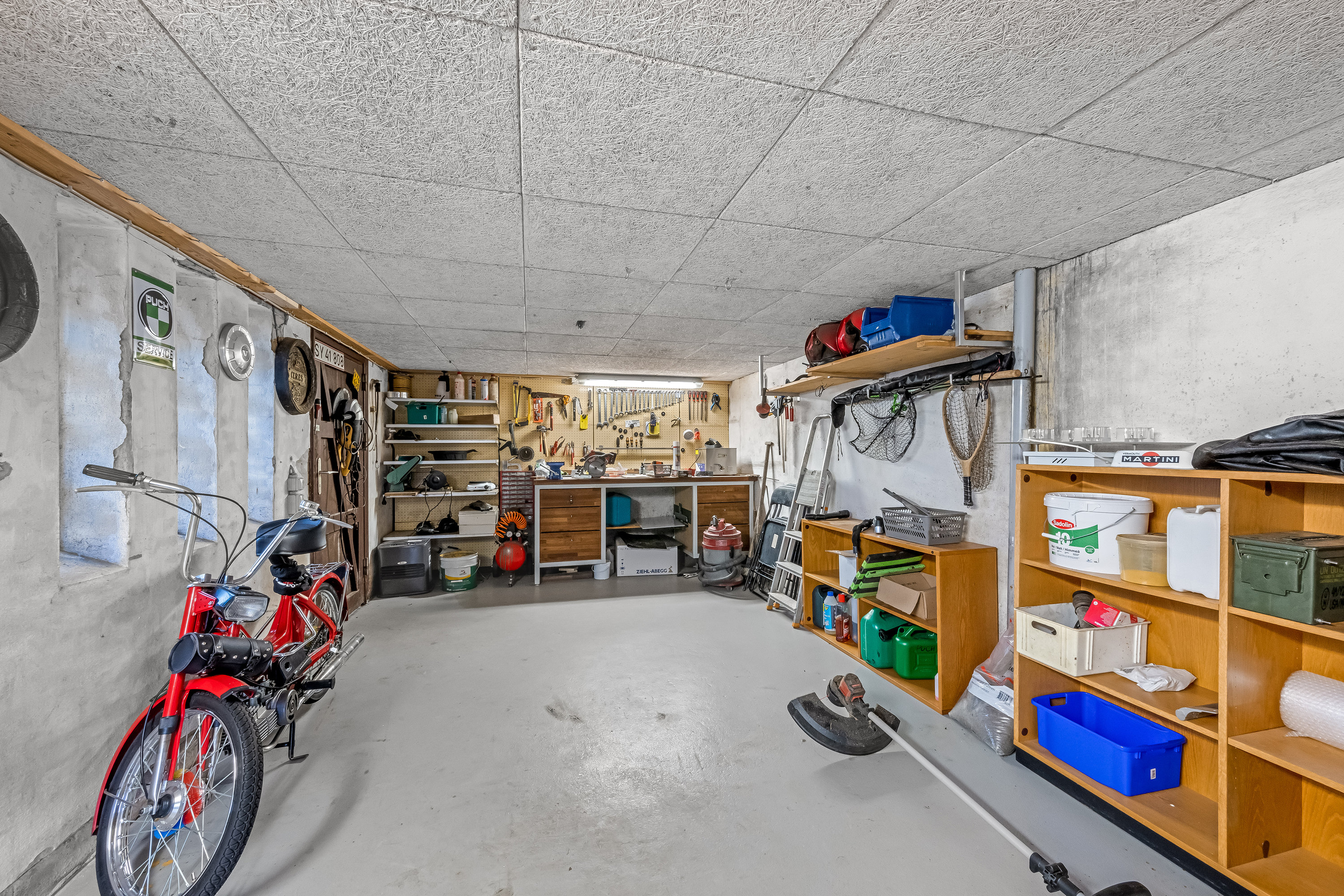 Fremhævet garage billede i fuldskærmstilstand. Billede af Pilevænget 16, 6920 Videbæk