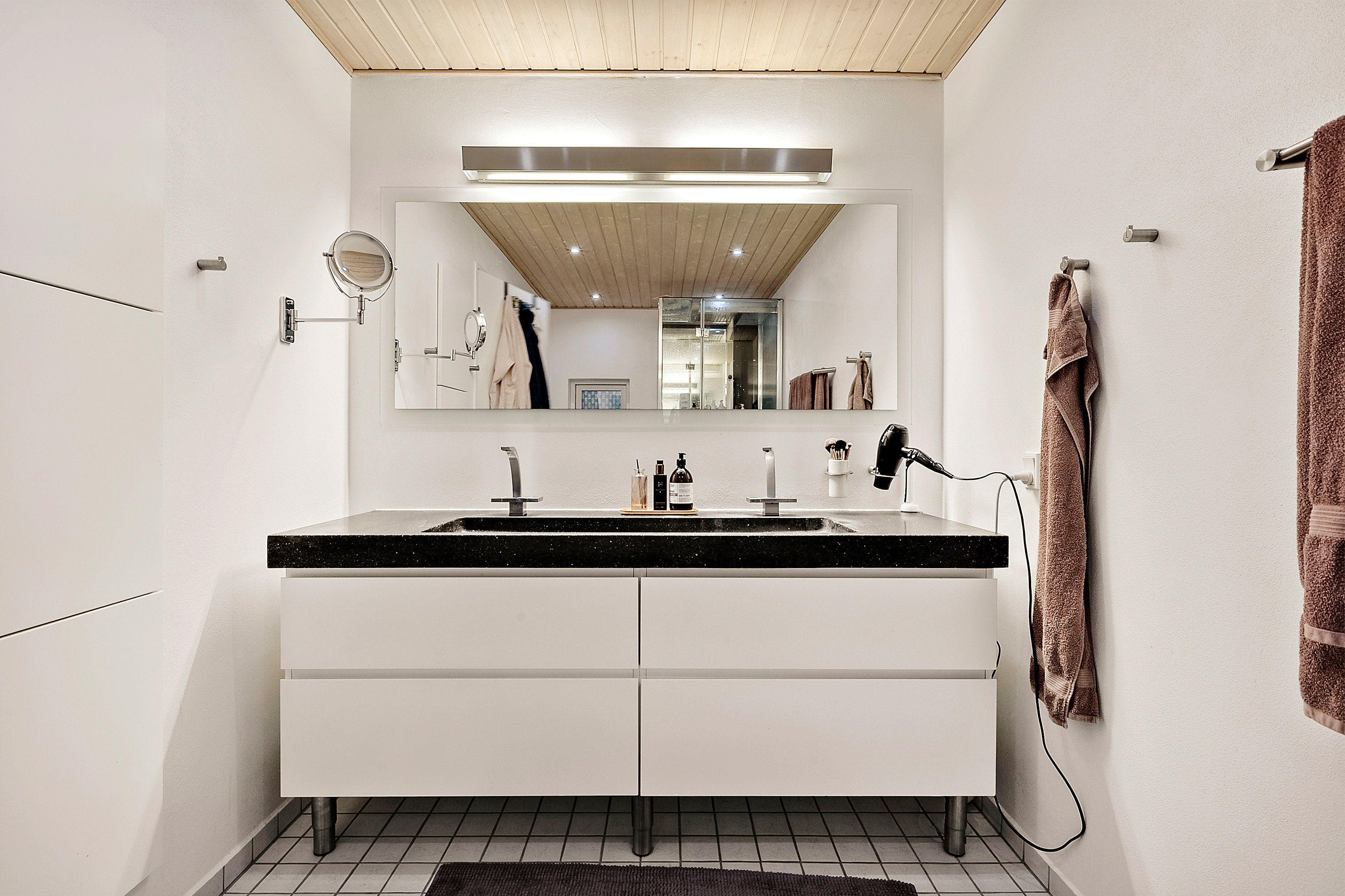 Fremhævet badeværelse billede i fuldskærmstilstand. Billede af Lindbjergparken 113, 6200 Aabenraa