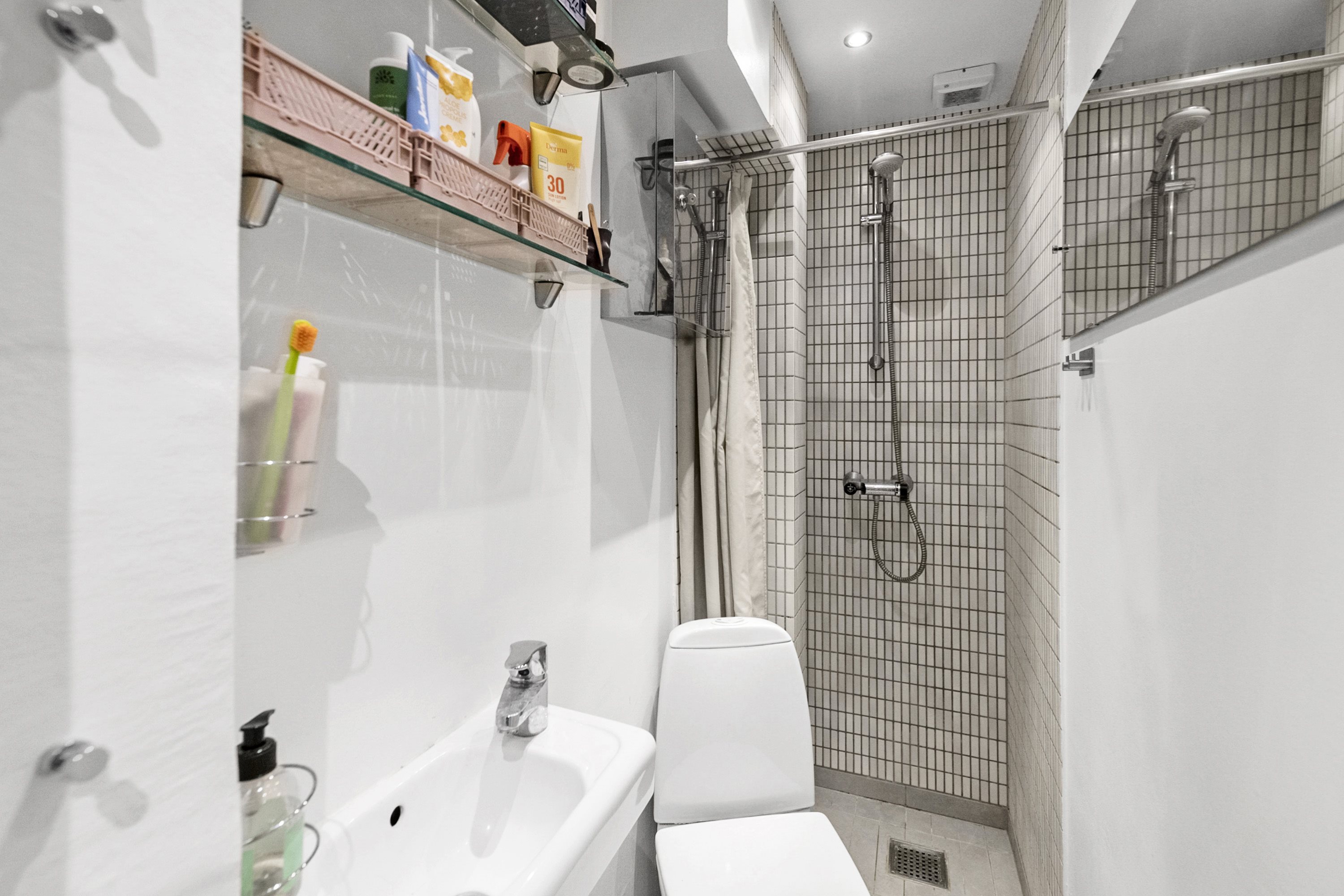 Fremhævet badeværelse billede i fuldskærmstilstand. Billede af Willemoesgade 20, 1., Trøjborg , 8200 Aarhus N