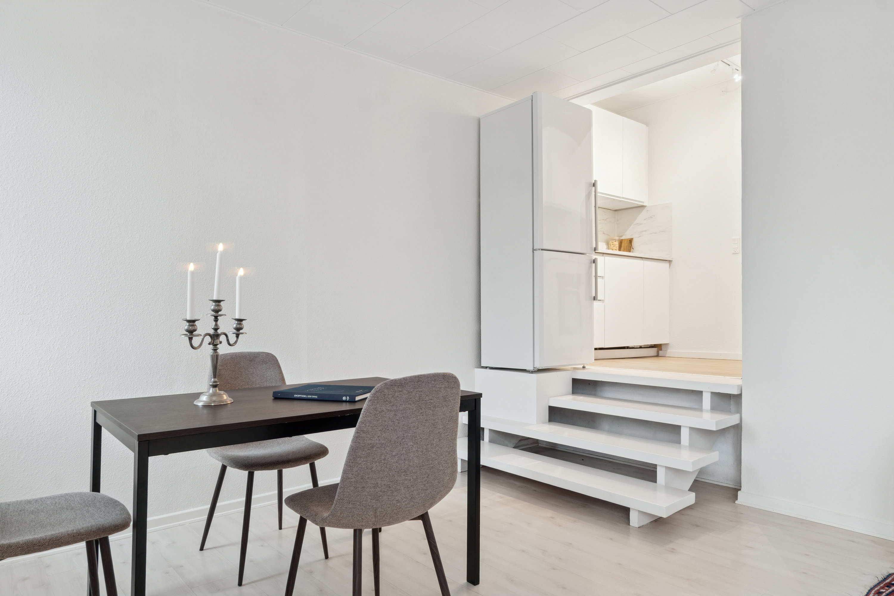 Fremhævet stue billede i fuldskærmstilstand. Billede af Sankt Mortens Vej 1C, 4000 Roskilde