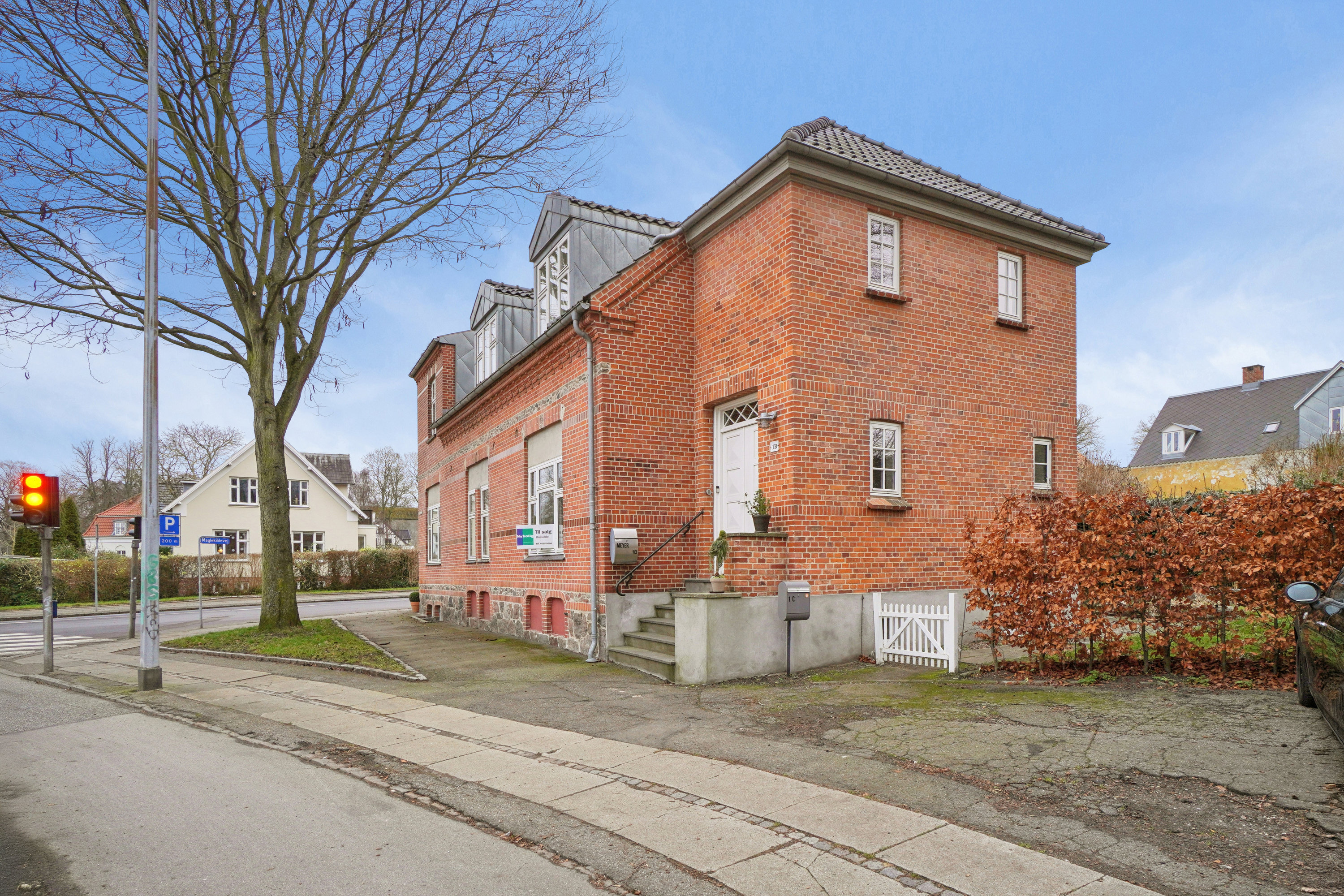 Fremhævet facade billede i fuldskærmstilstand. Billede af Sankt Mortens Vej 1C, 4000 Roskilde