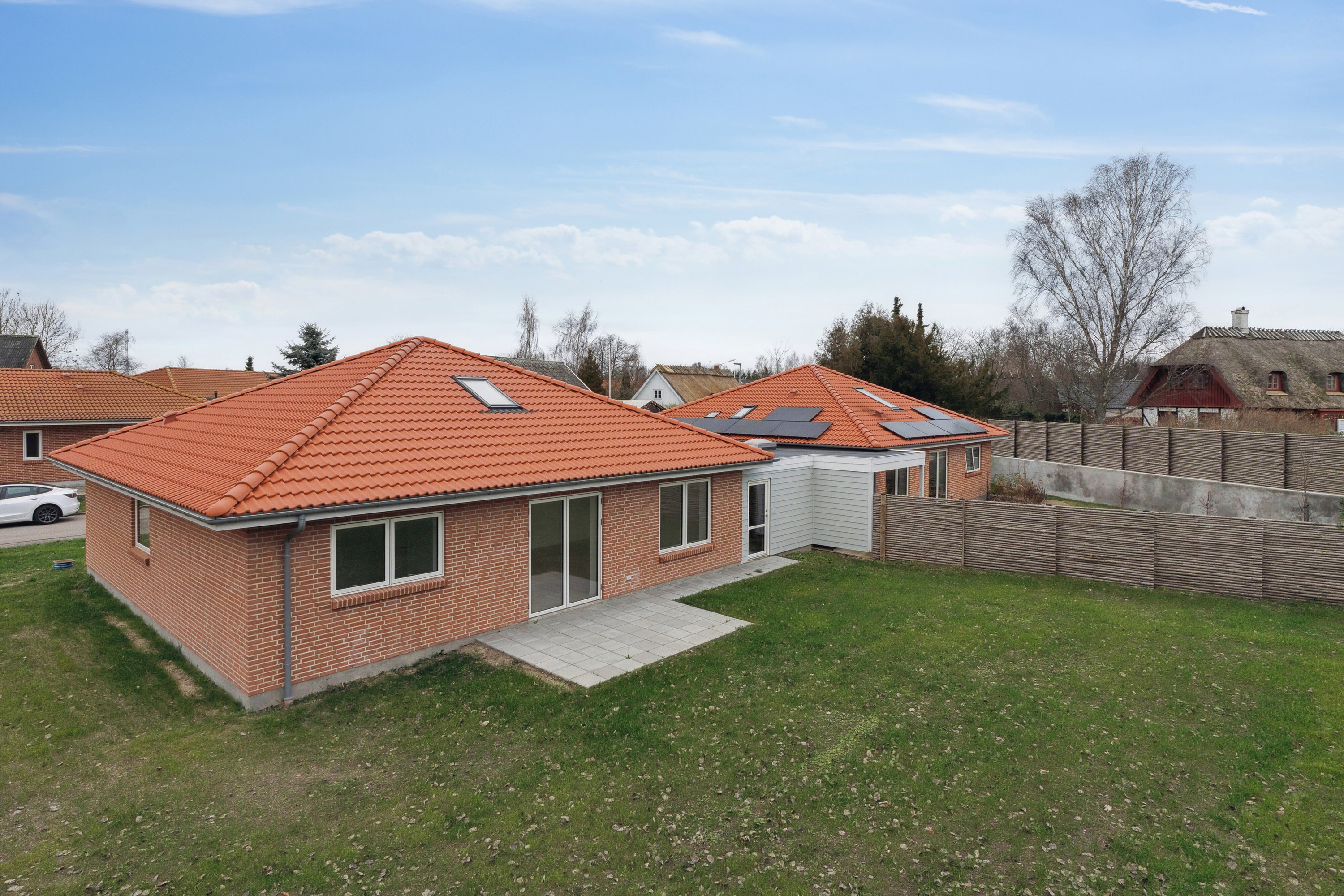 Miniaturebillede 1: set fra haven. Billede af Troelstrup Bygade 2F, 4690 Haslev