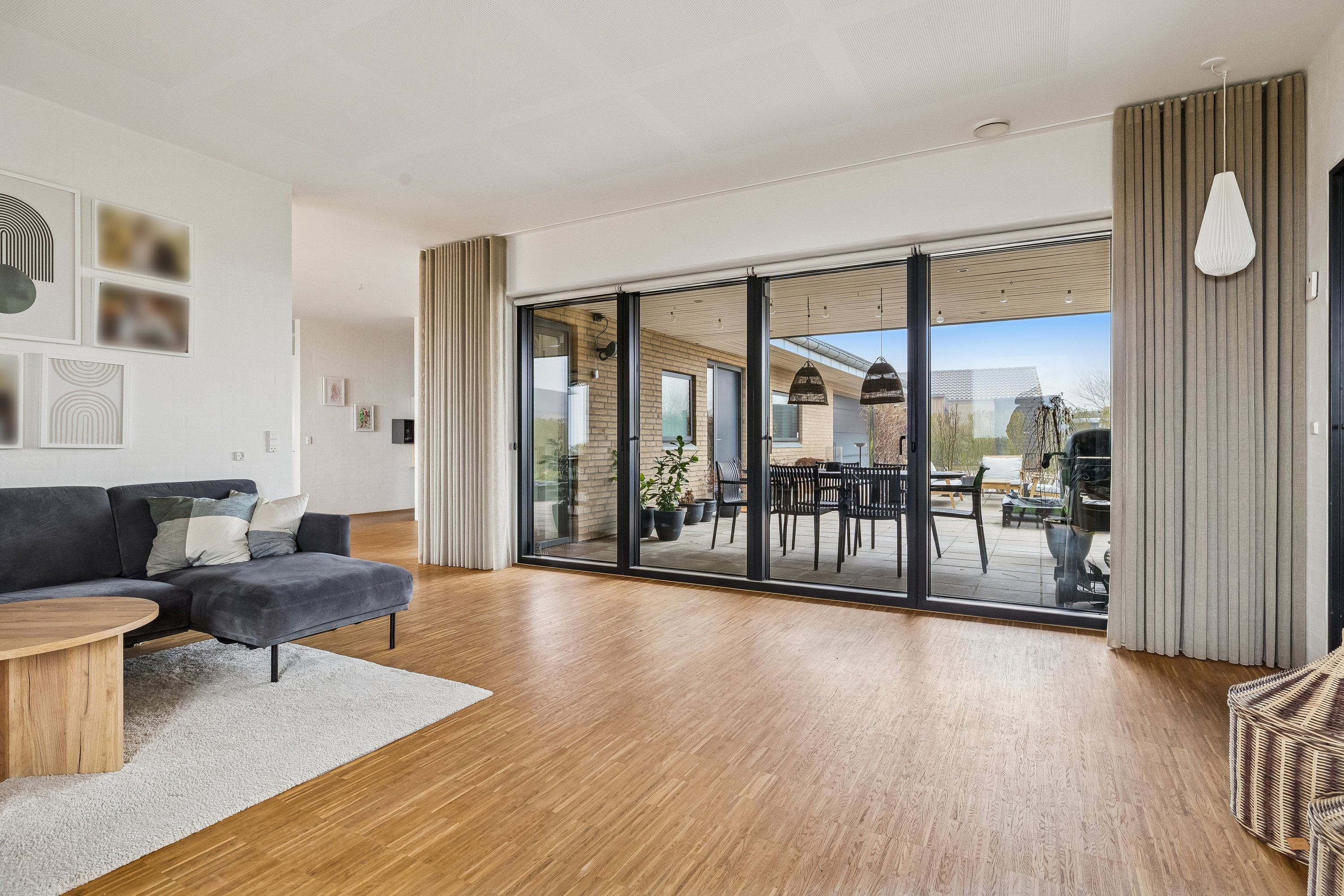 Fremhævet stue billede i fuldskærmstilstand. Billede af Agerhønebakken 30, 8660 Skanderborg