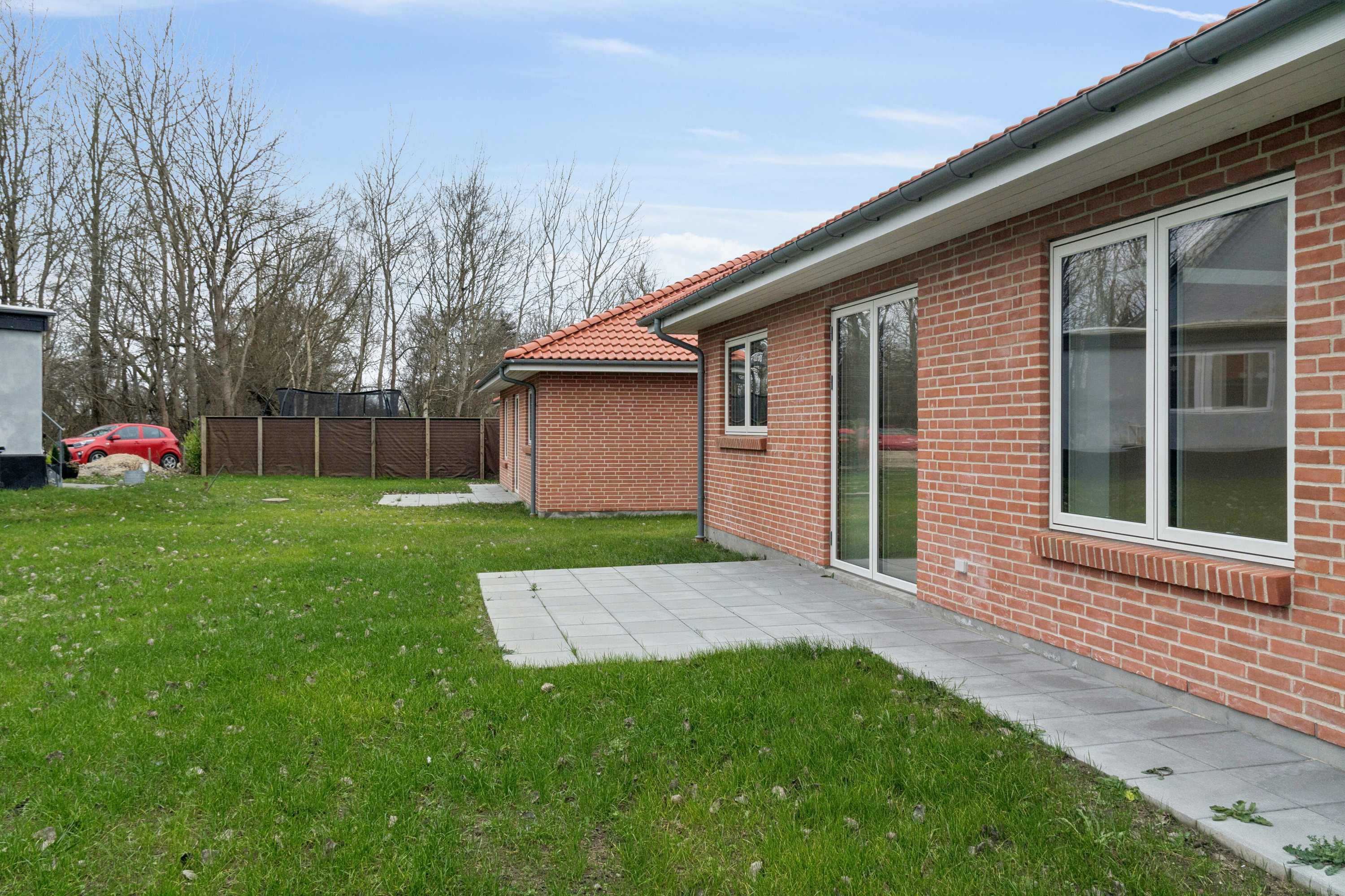 Fremhævet set fra haven billede i fuldskærmstilstand. Billede af Troelstrup Bygade 2F, 4690 Haslev