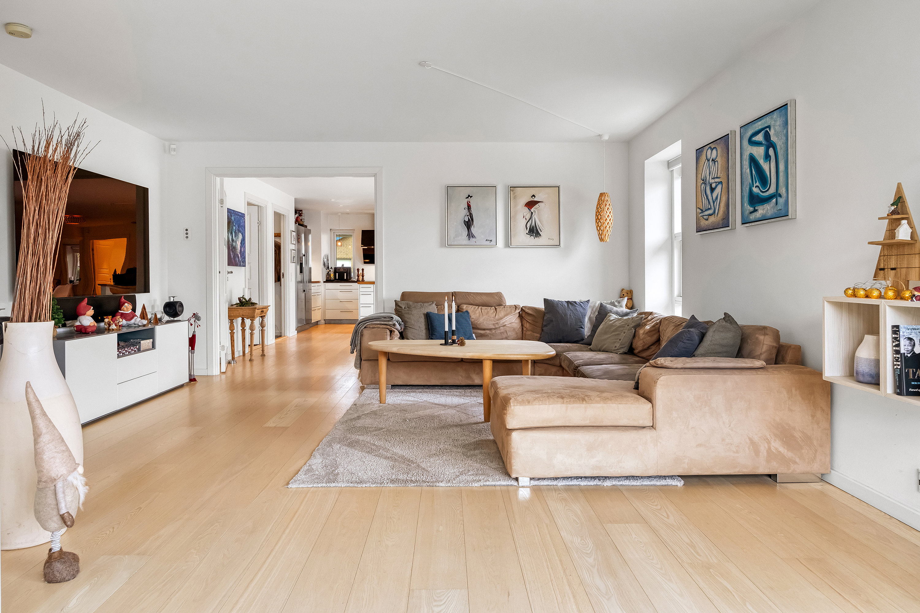 Fremhævet stue billede i fuldskærmstilstand. Billede af Gyldenstens Vænge 18, 3600 Frederikssund