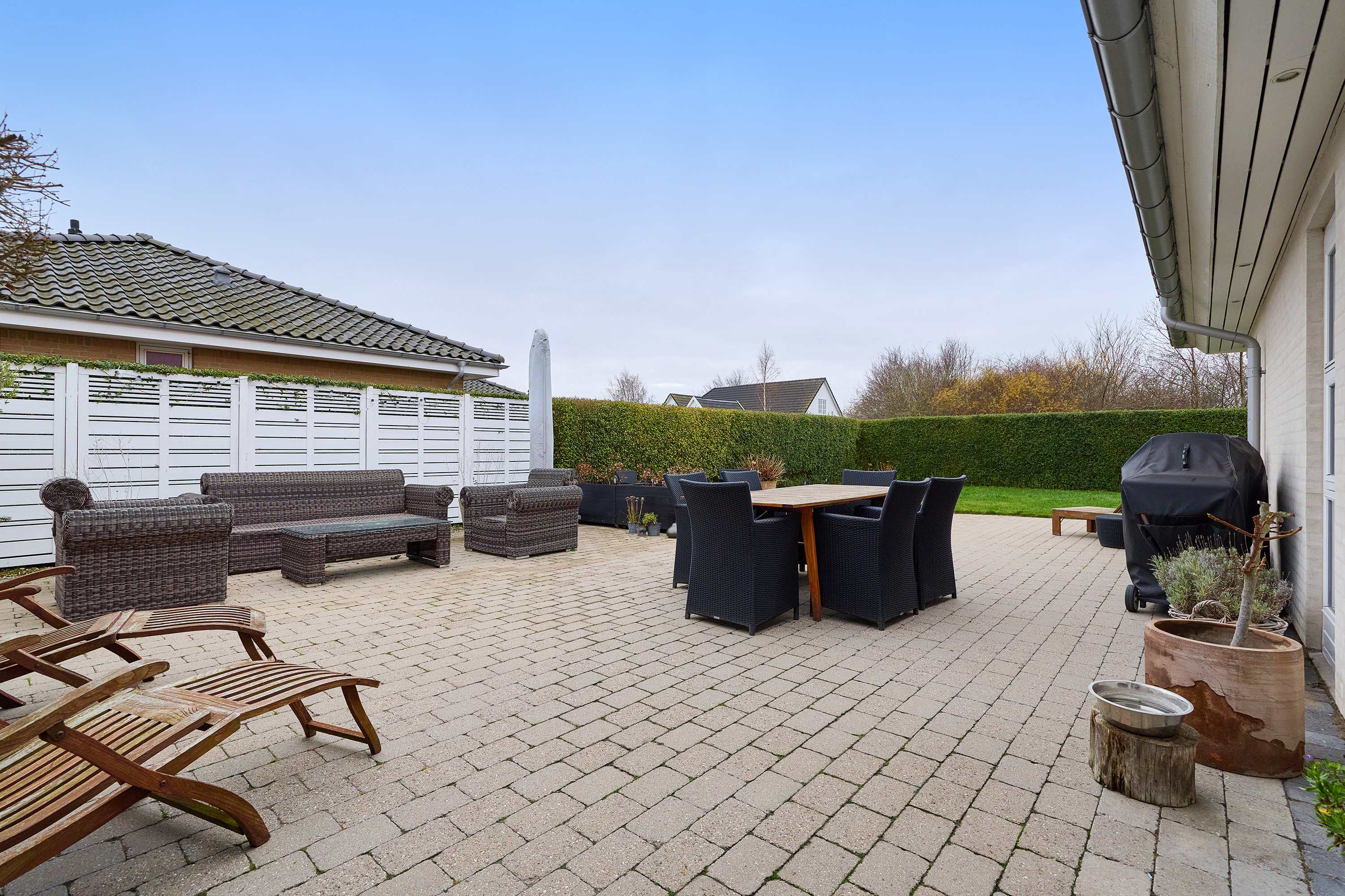 Fremhævet terrasse billede i fuldskærmstilstand. Billede af Gyldenstens Vænge 18, 3600 Frederikssund