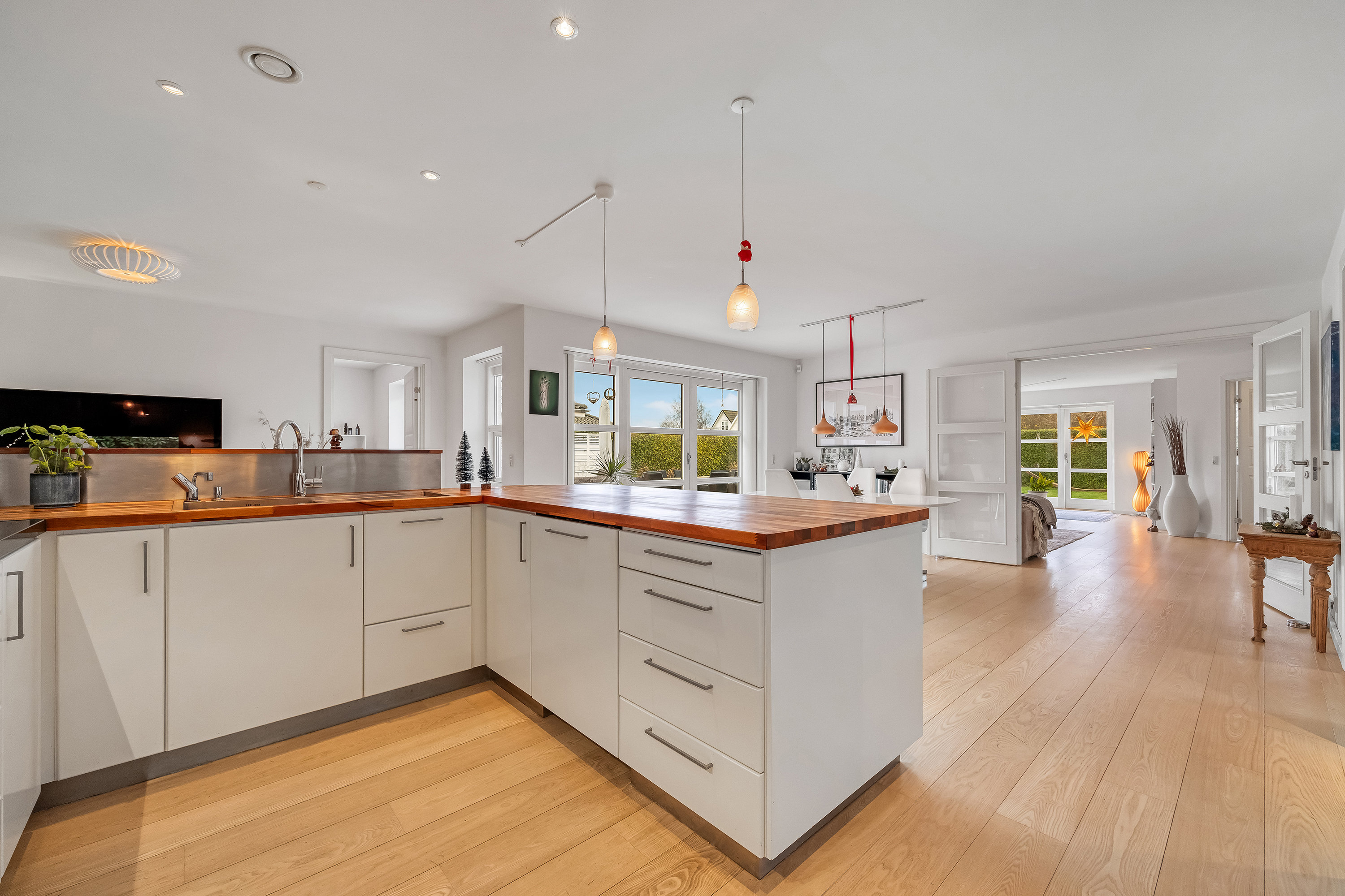 Fremhævet køkken alrum billede i fuldskærmstilstand. Billede af Gyldenstens Vænge 18, 3600 Frederikssund