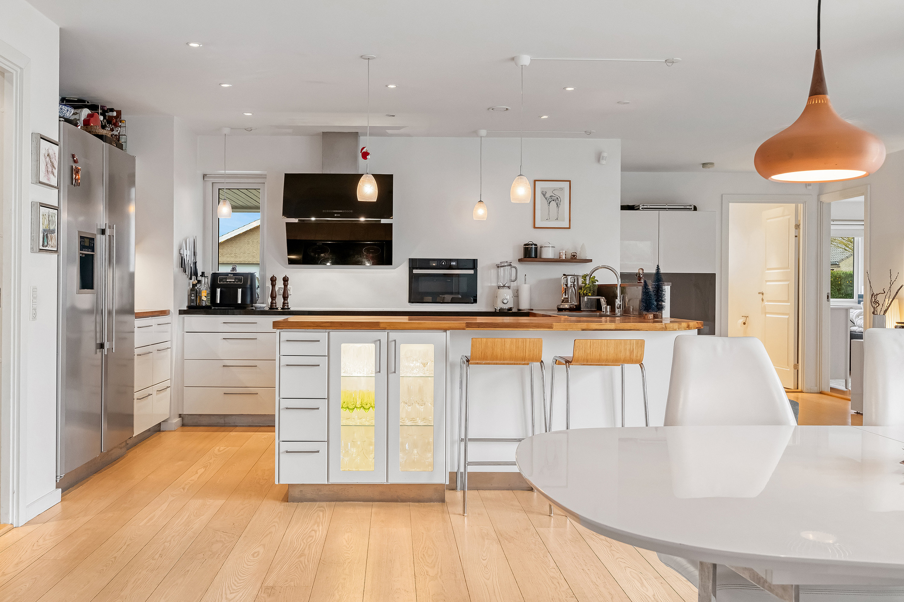 Fremhævet køkken alrum billede i fuldskærmstilstand. Billede af Gyldenstens Vænge 18, 3600 Frederikssund