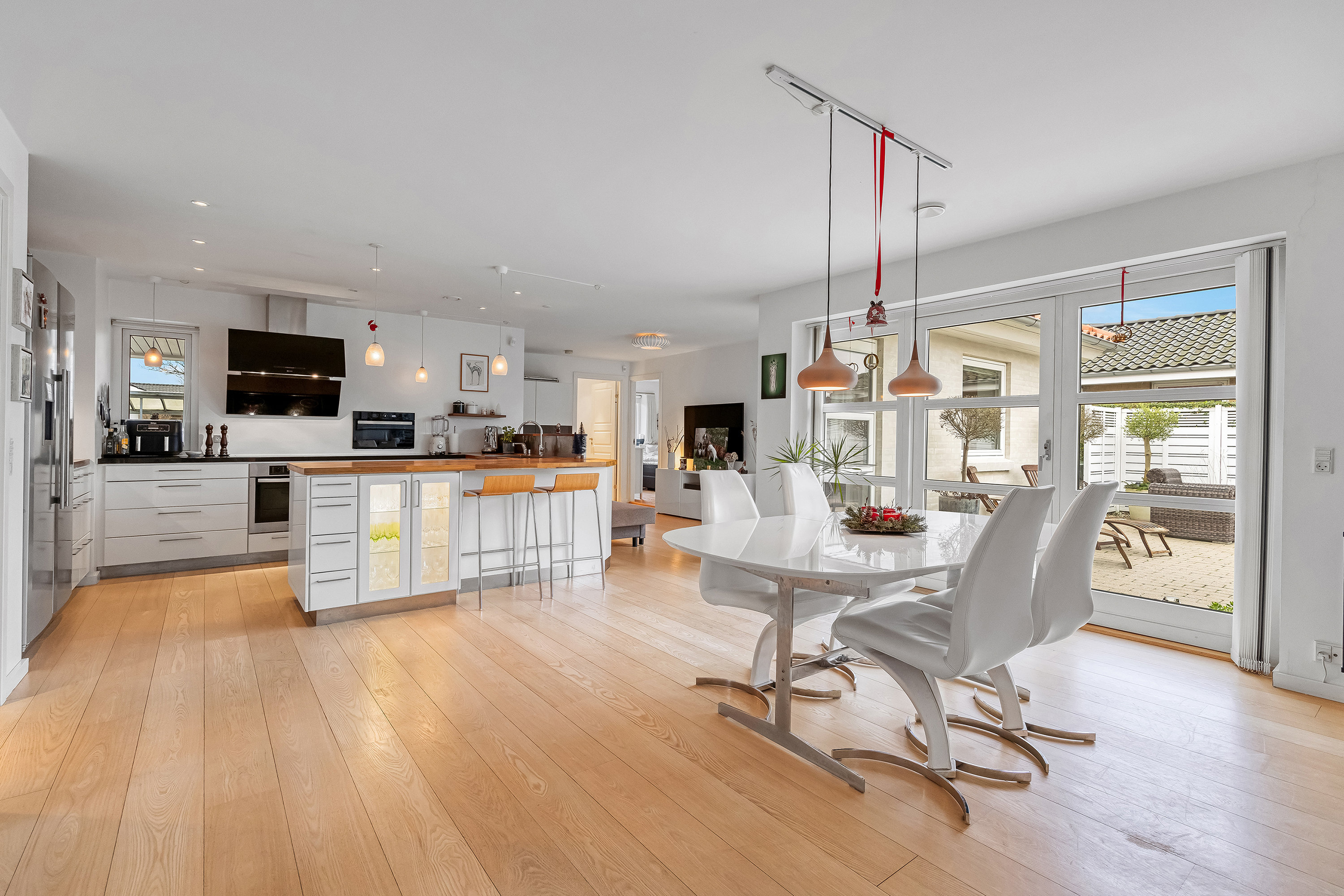 Fremhævet køkken alrum billede i fuldskærmstilstand. Billede af Gyldenstens Vænge 18, 3600 Frederikssund