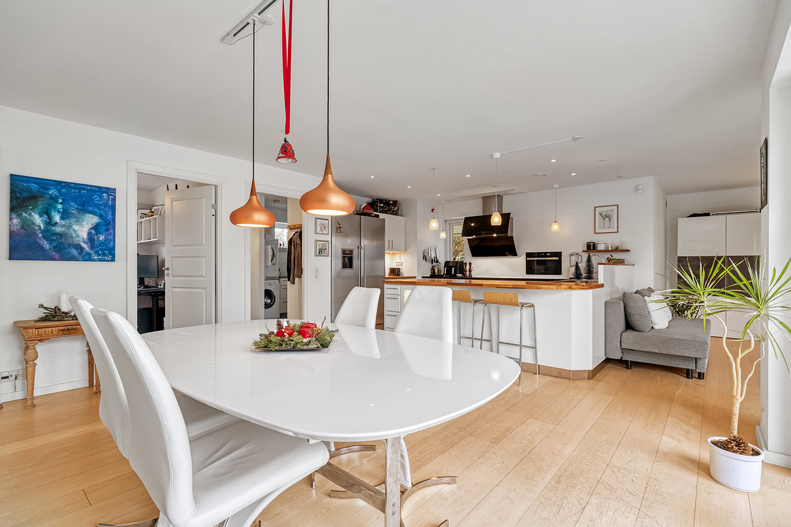 Fremhævet køkken alrum billede i fuldskærmstilstand. Billede af Gyldenstens Vænge 18, 3600 Frederikssund