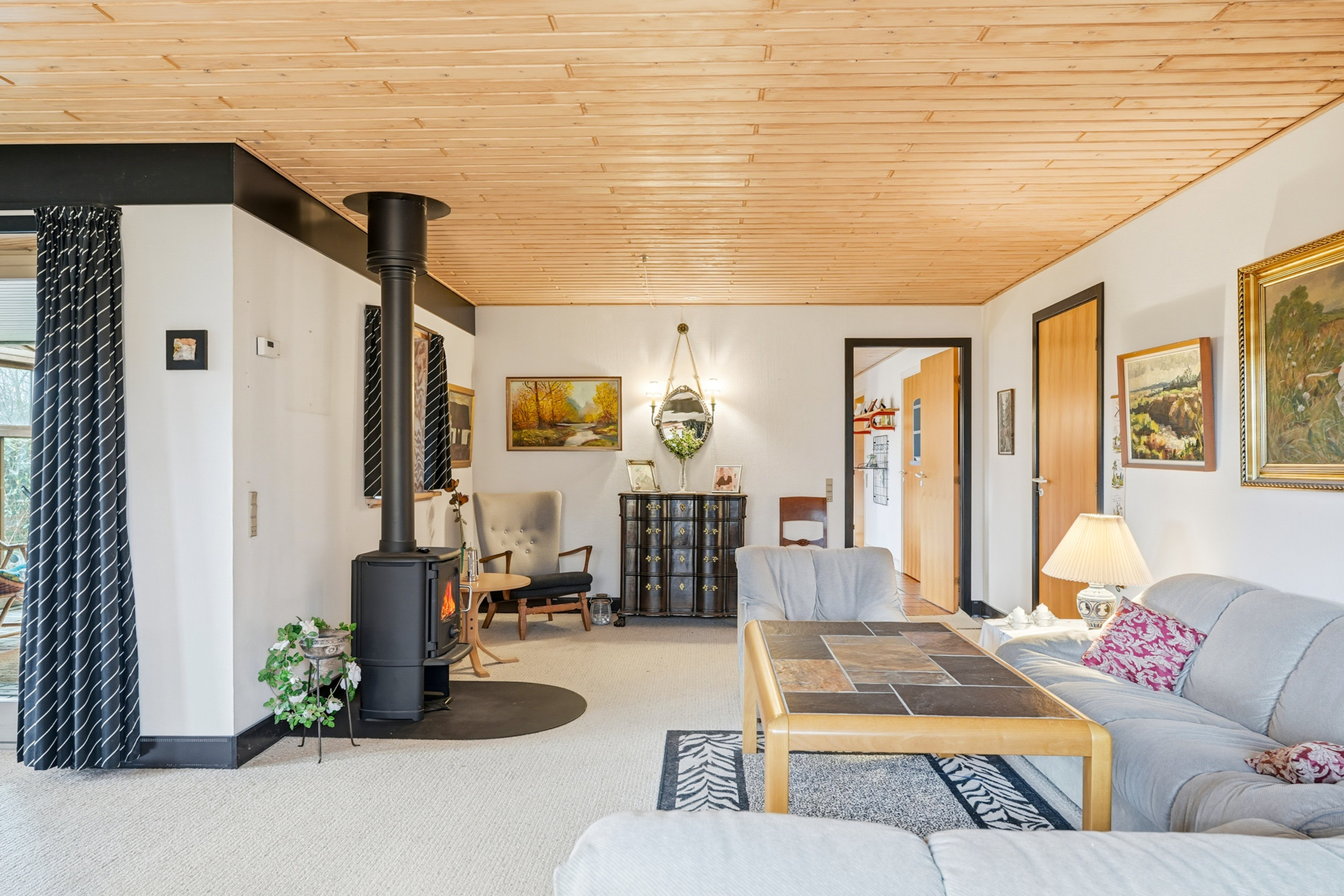 Fremhævet stue billede i fuldskærmstilstand. Billede af Skolebakken 6, Roerslev, 5450 Otterup