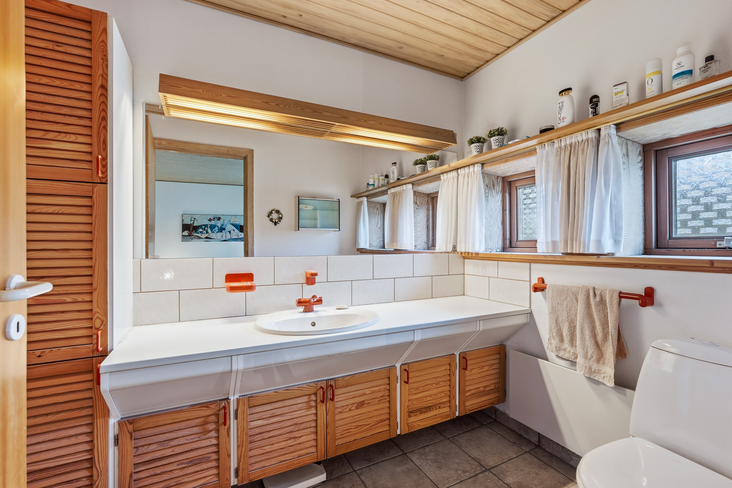 Fremhævet badeværelse billede i fuldskærmstilstand. Billede af Skolebakken 6, Roerslev, 5450 Otterup