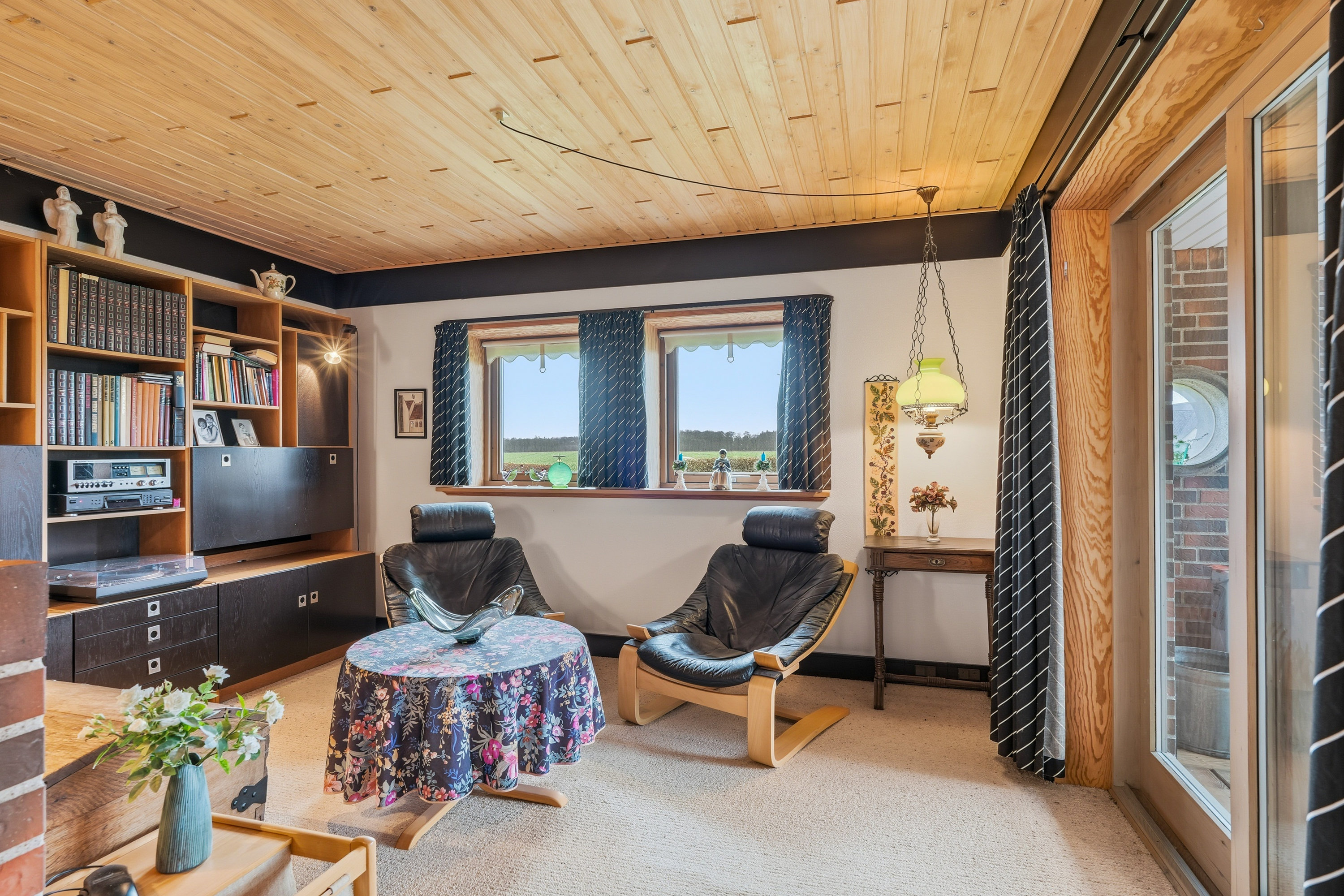 Fremhævet stue billede i fuldskærmstilstand. Billede af Skolebakken 6, Roerslev, 5450 Otterup