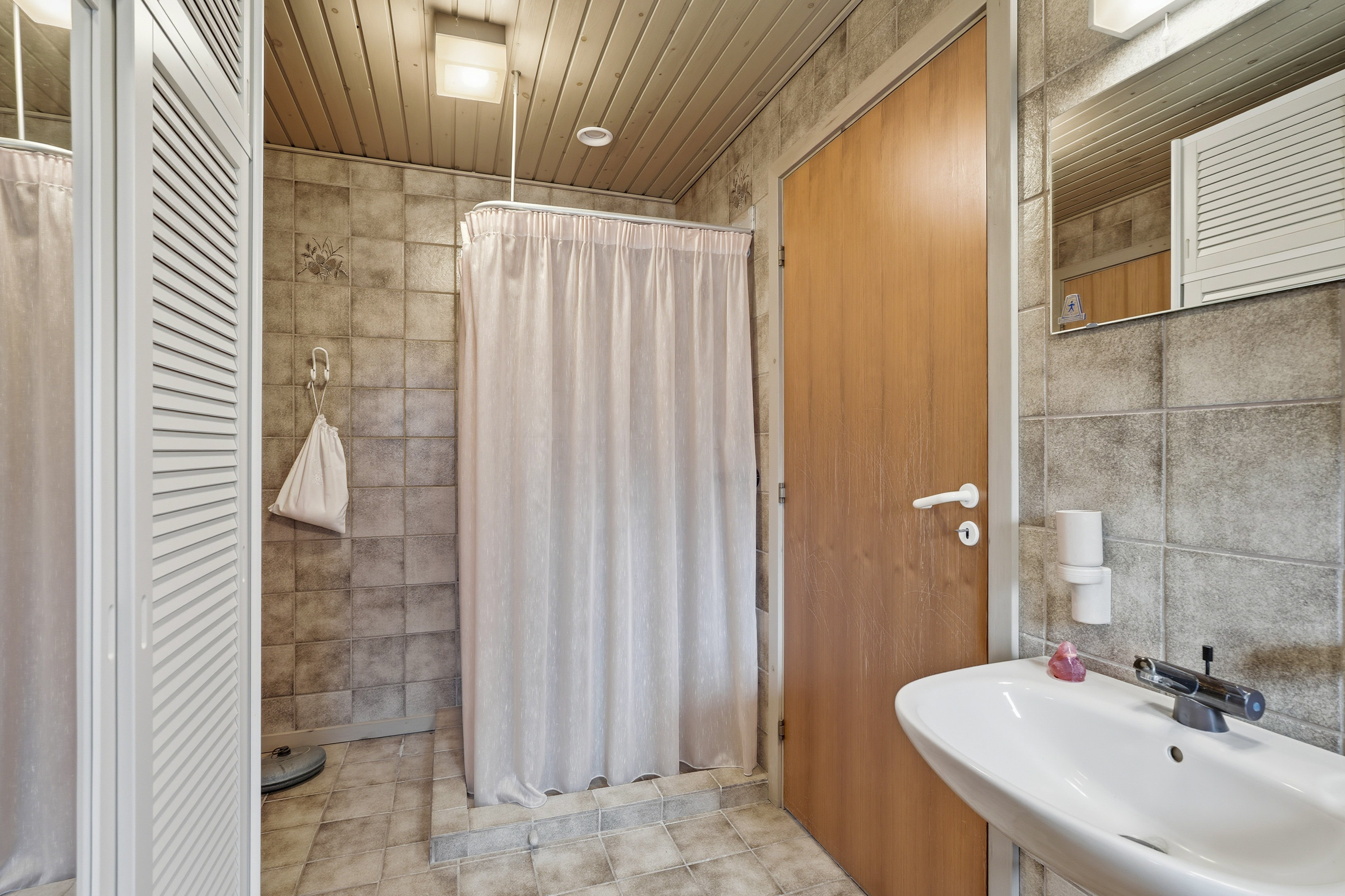 Fremhævet badeværelse billede i fuldskærmstilstand. Billede af Skolebakken 6, Roerslev, 5450 Otterup