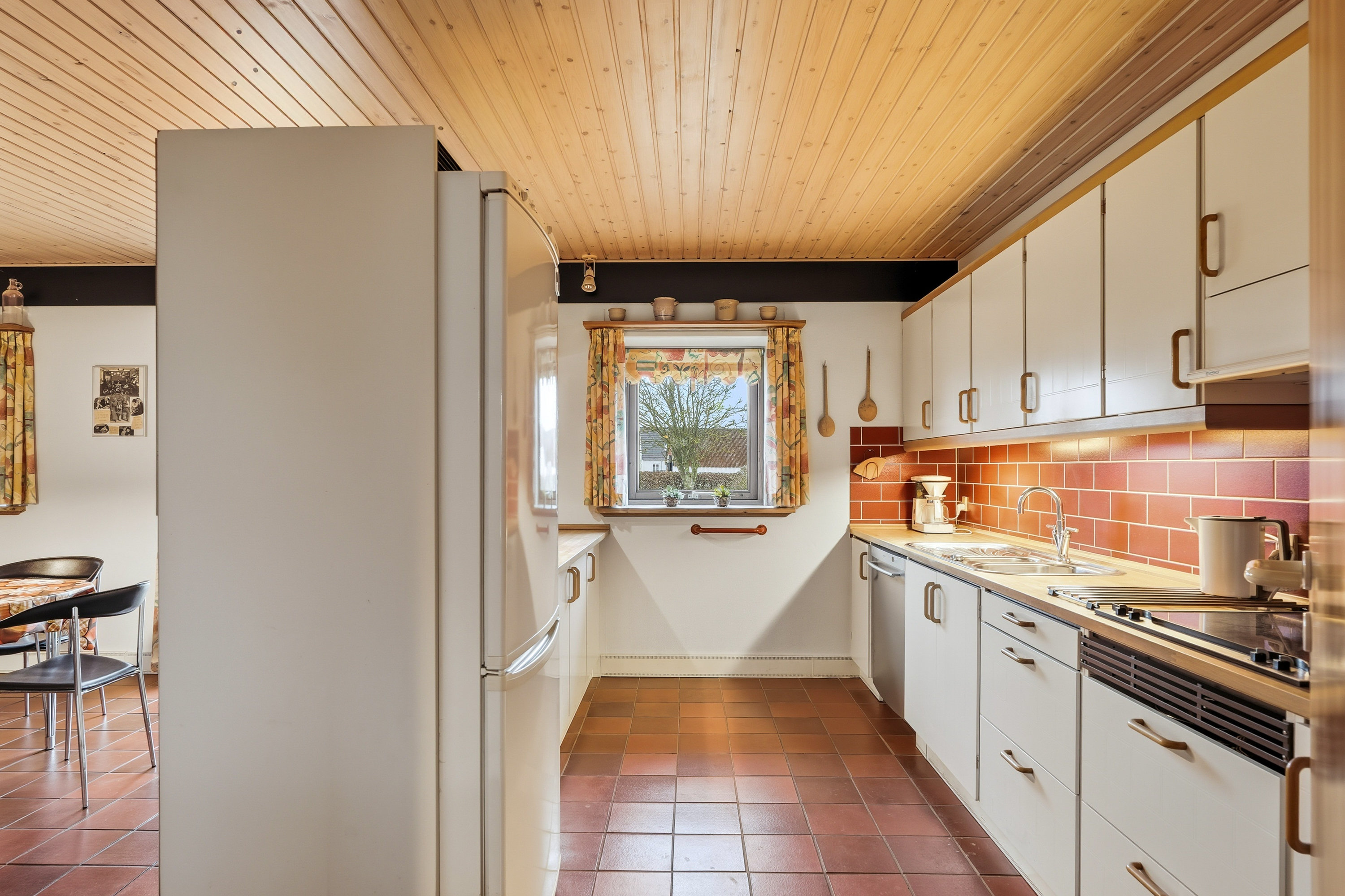 Fremhævet køkken billede i fuldskærmstilstand. Billede af Skolebakken 6, Roerslev, 5450 Otterup