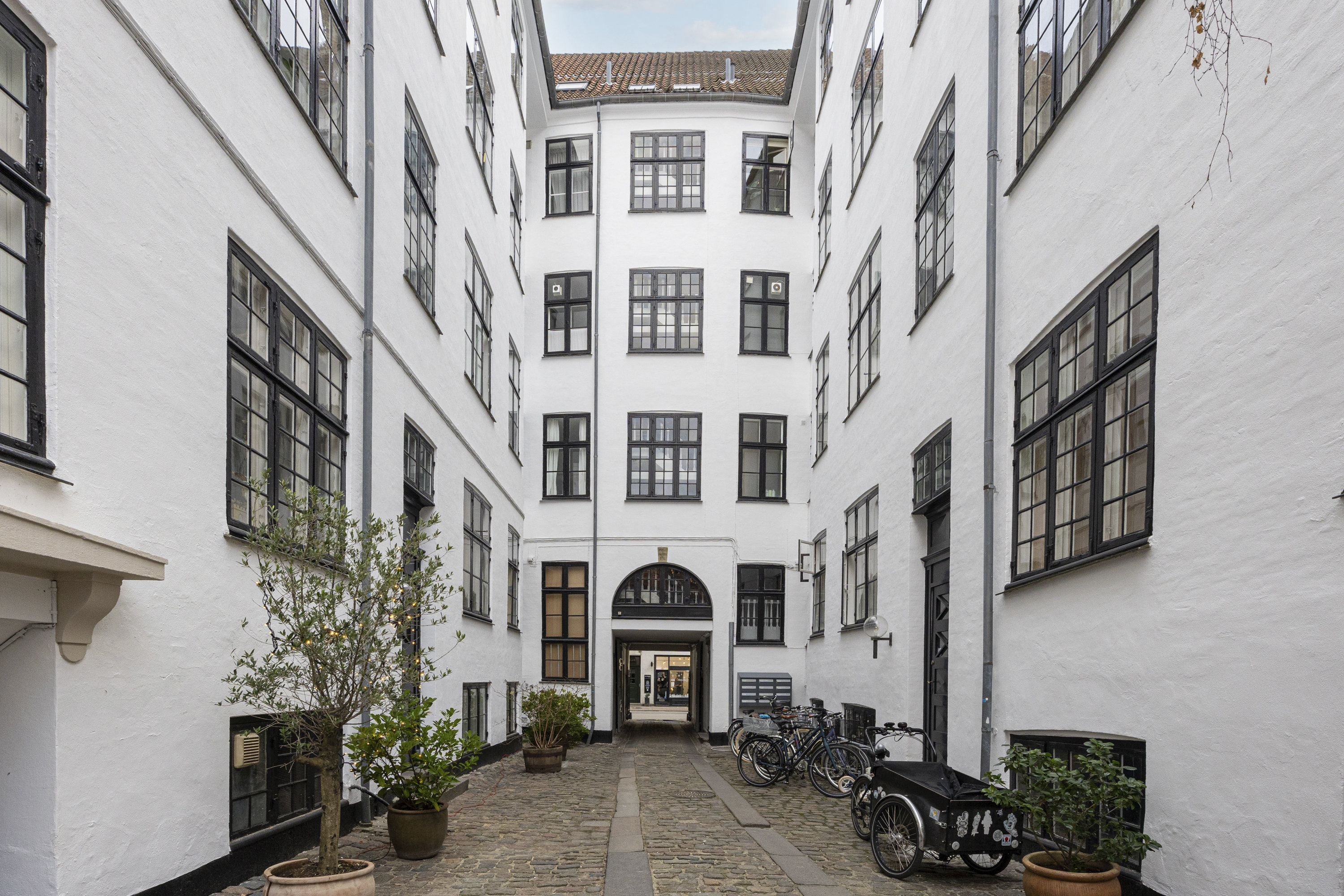 Fremhævet andet billede i fuldskærmstilstand. Billede af Store Kongensgade 67A, 1. th., 1264 København K