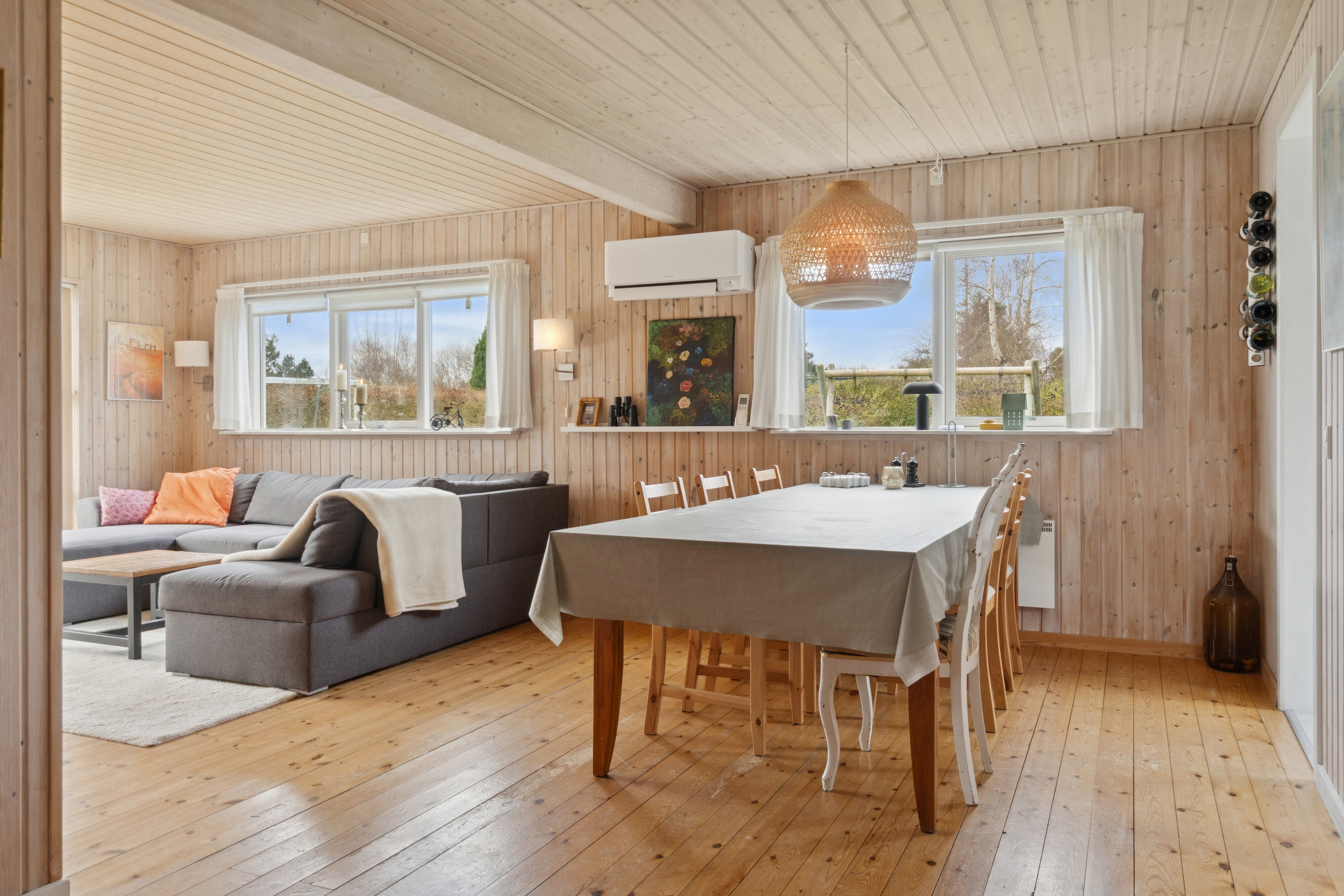 Fremhævet spisestue billede i fuldskærmstilstand. Billede af Musvitvej 4, Kirke Stillinge, 4200 Slagelse