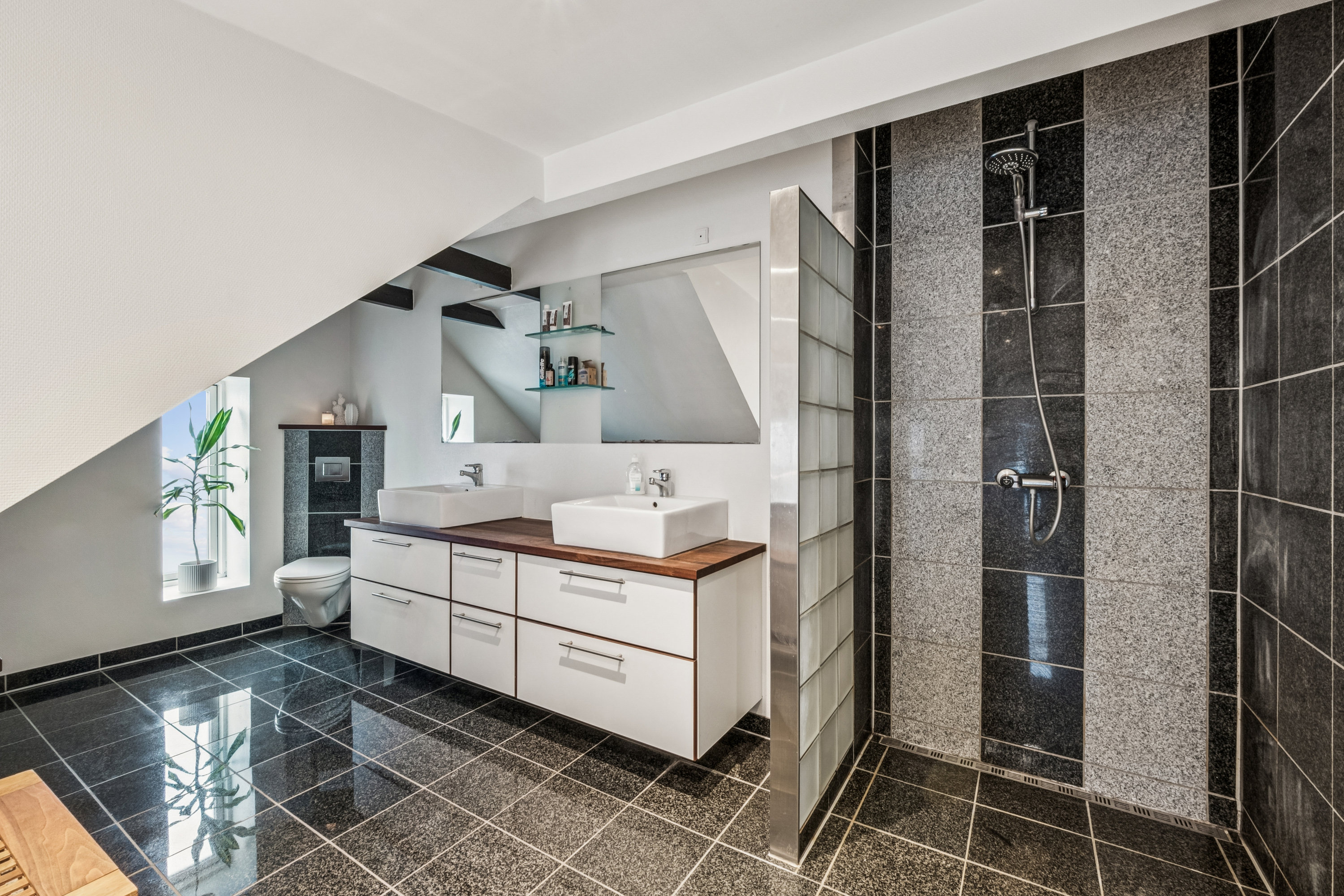 Fremhævet badeværelse billede i fuldskærmstilstand. Billede af Fredensgade 30, 7800 Skive