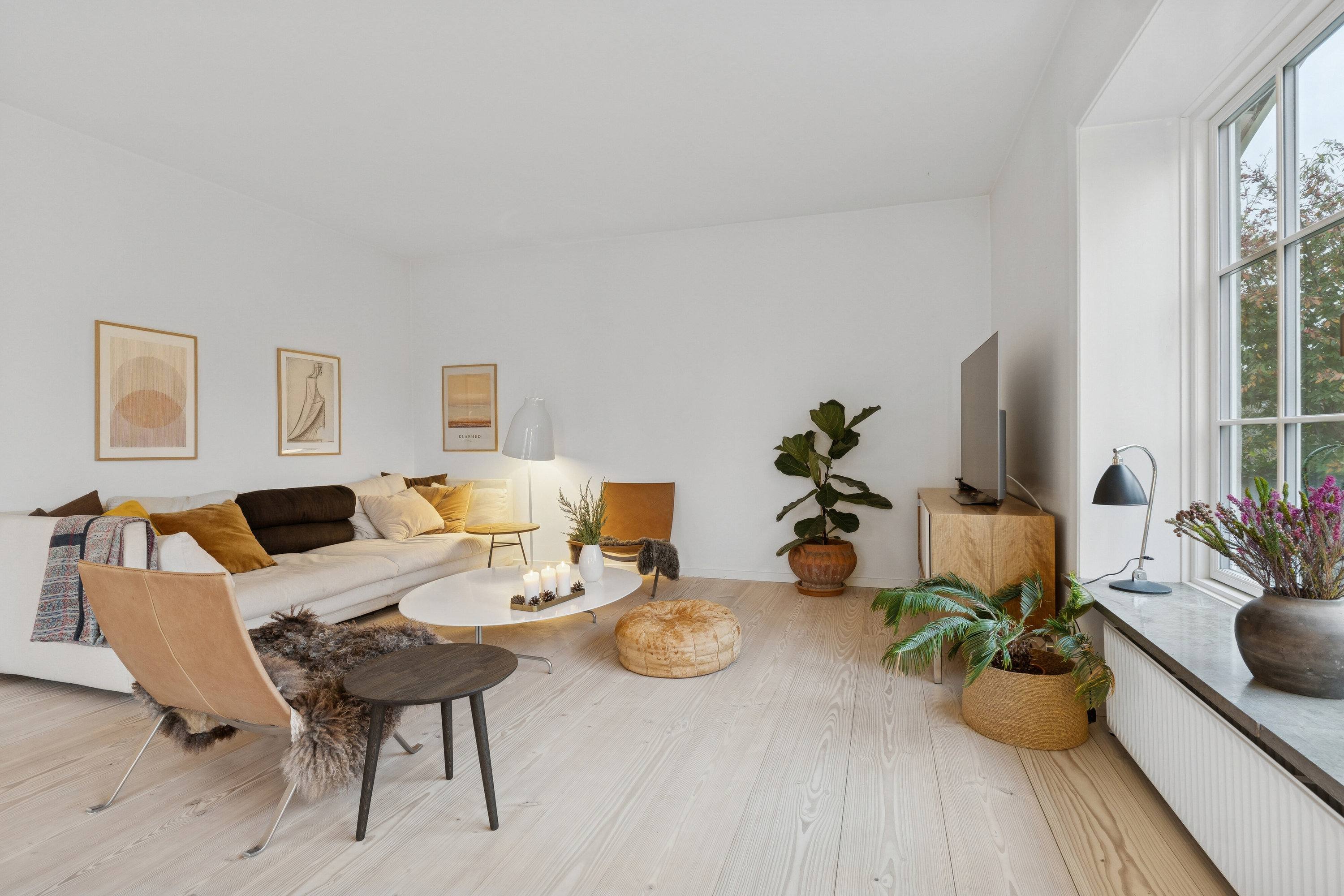 Fremhævet stue billede i fuldskærmstilstand. Billede af Søndervej 21, 2830 Virum