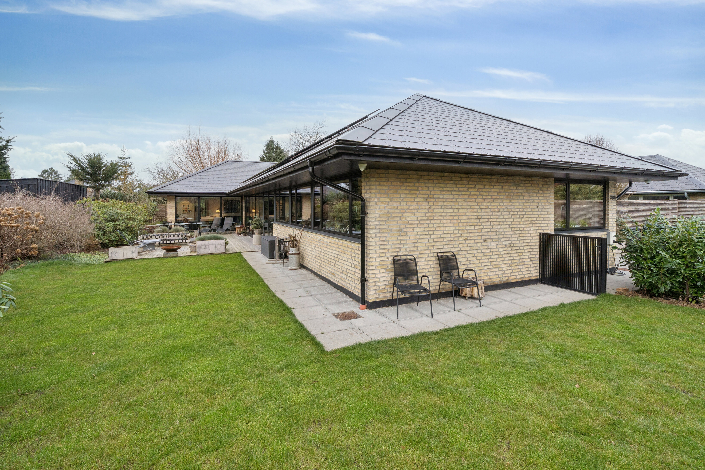 Fremhævet set fra haven billede i fuldskærmstilstand. Billede af Søndervej 38A, 2830 Virum