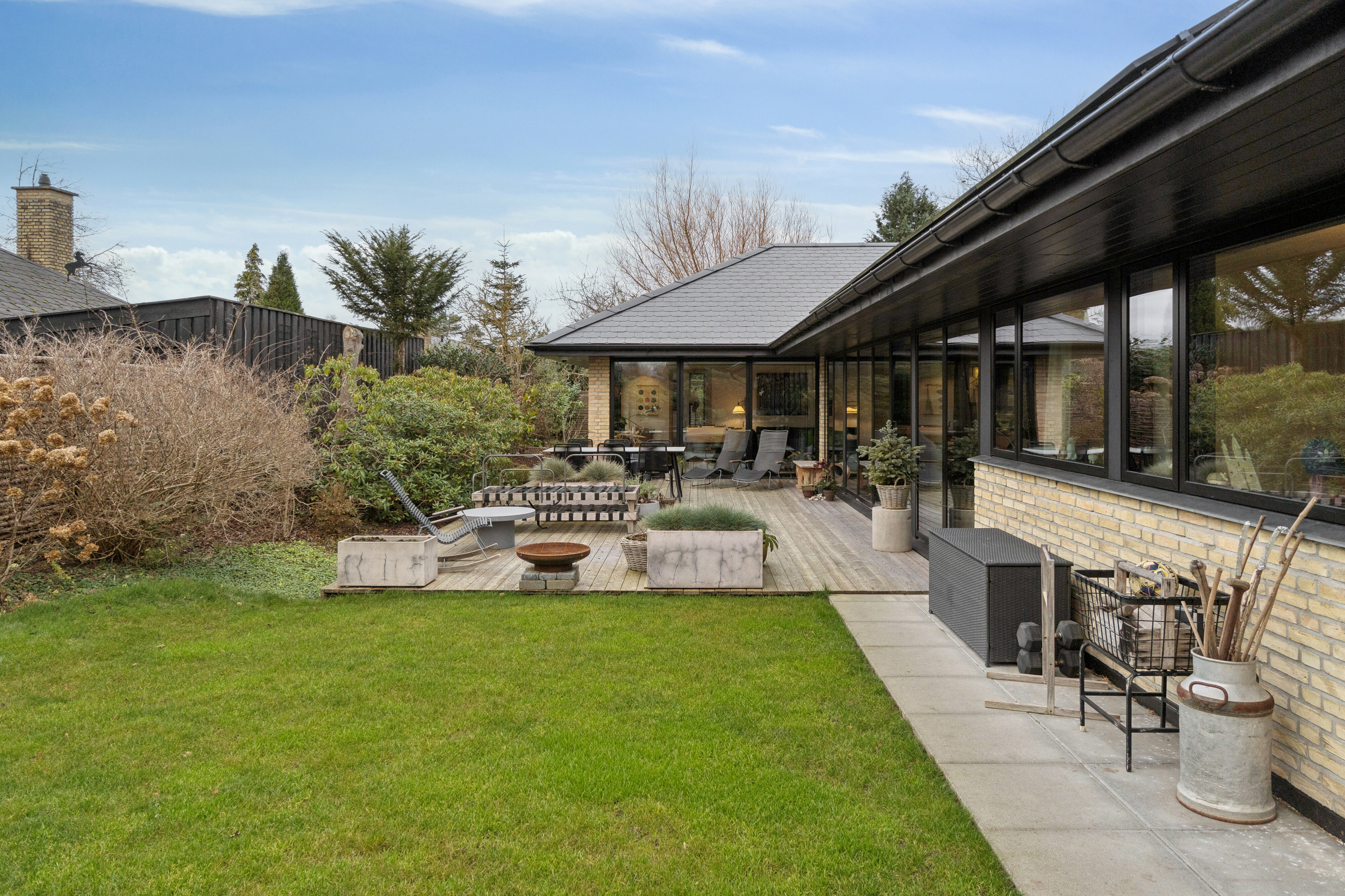 Fremhævet set fra haven billede i fuldskærmstilstand. Billede af Søndervej 38A, 2830 Virum