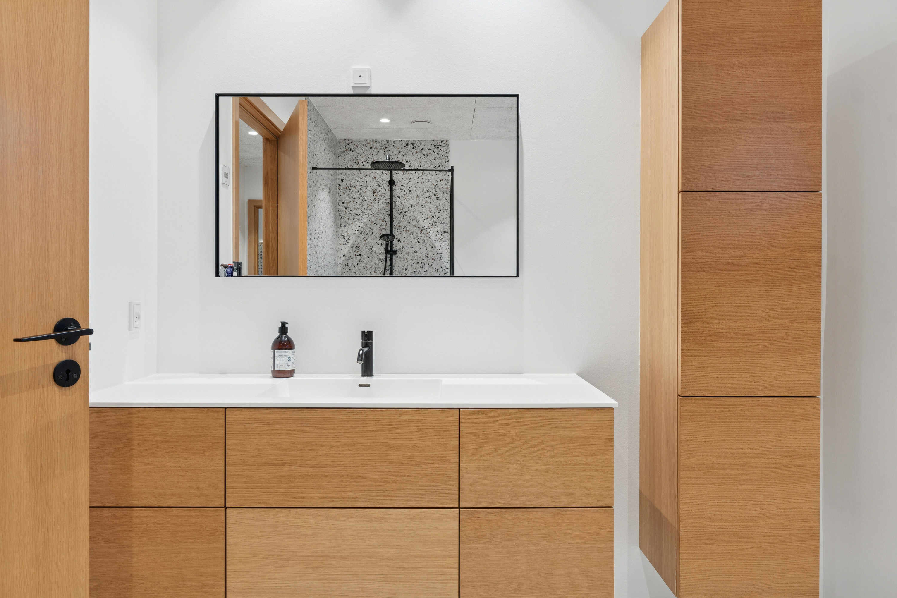 Fremhævet badeværelse billede i fuldskærmstilstand. Billede af Søndervej 38A, 2830 Virum