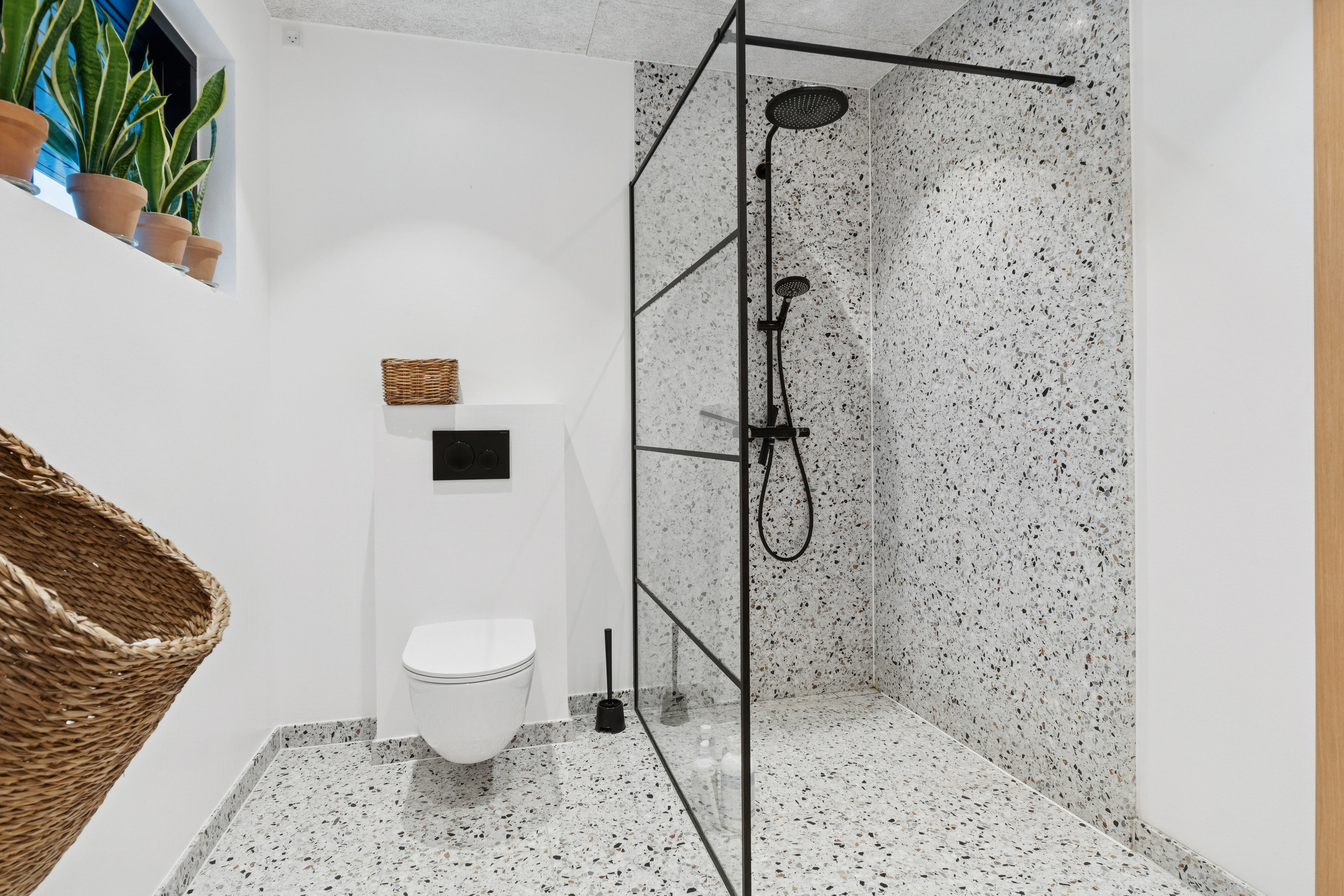 Fremhævet badeværelse billede i fuldskærmstilstand. Billede af Søndervej 38A, 2830 Virum