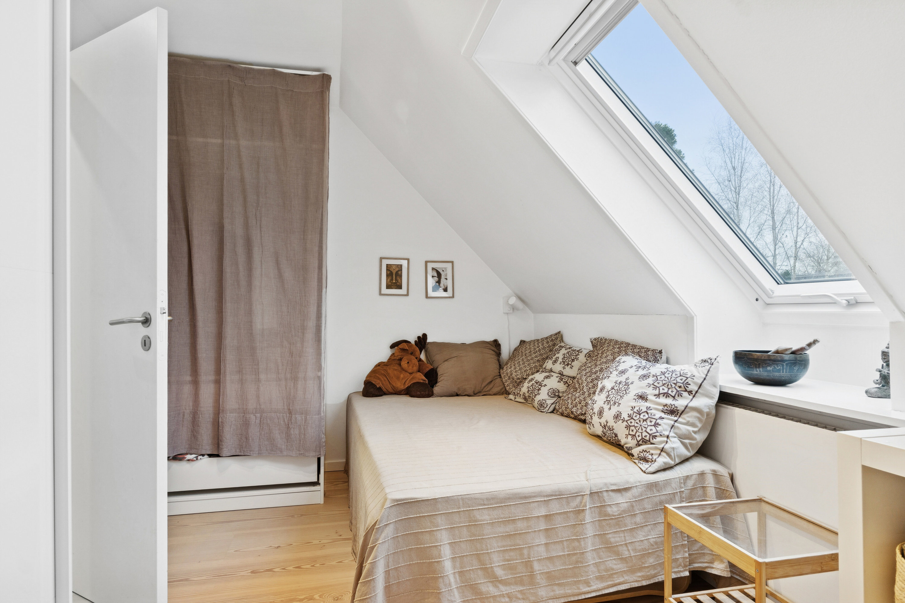 Fremhævet soveværelse billede i fuldskærmstilstand. Billede af Søndervej 21, 2830 Virum