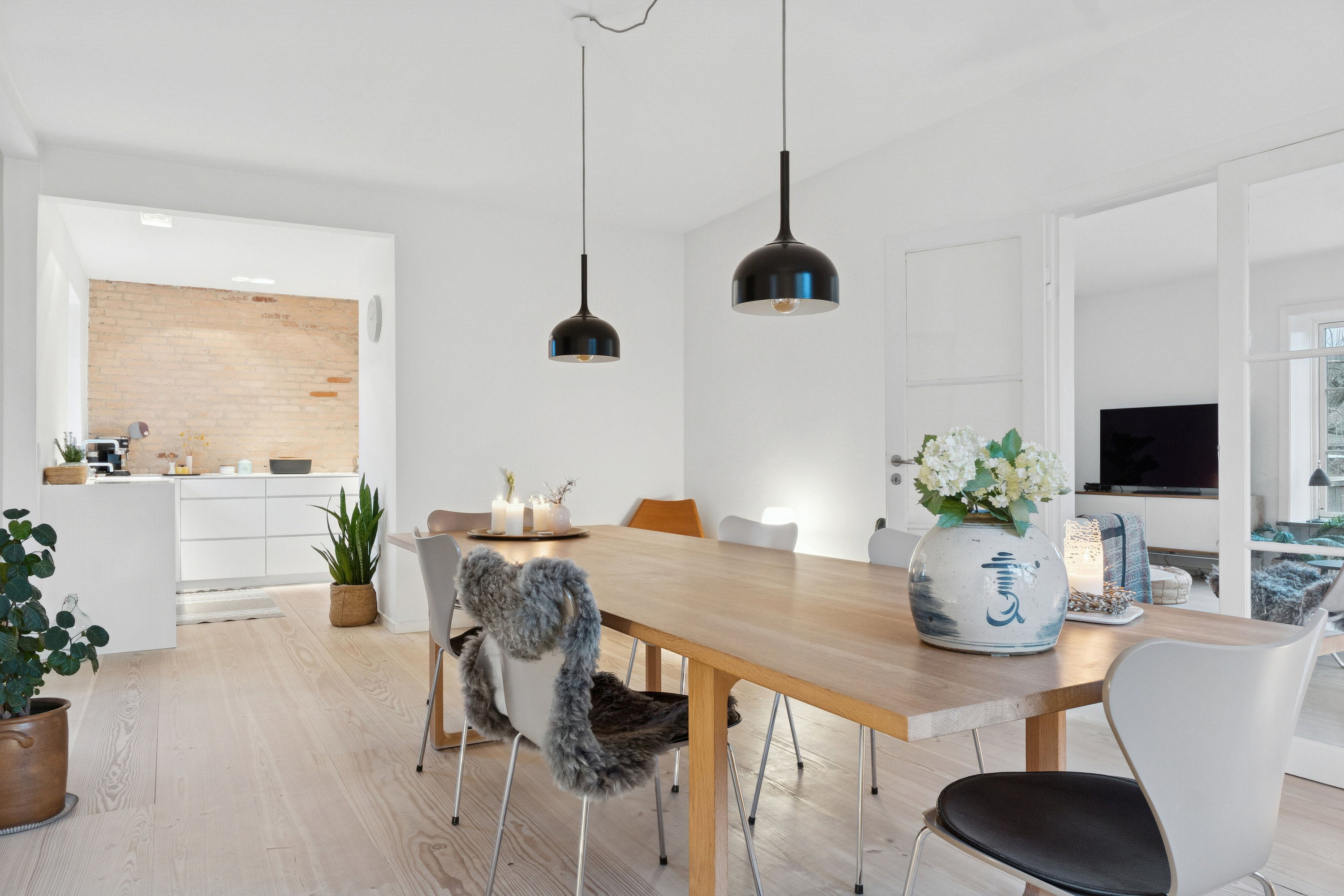 Fremhævet spisestue billede i fuldskærmstilstand. Billede af Søndervej 21, 2830 Virum