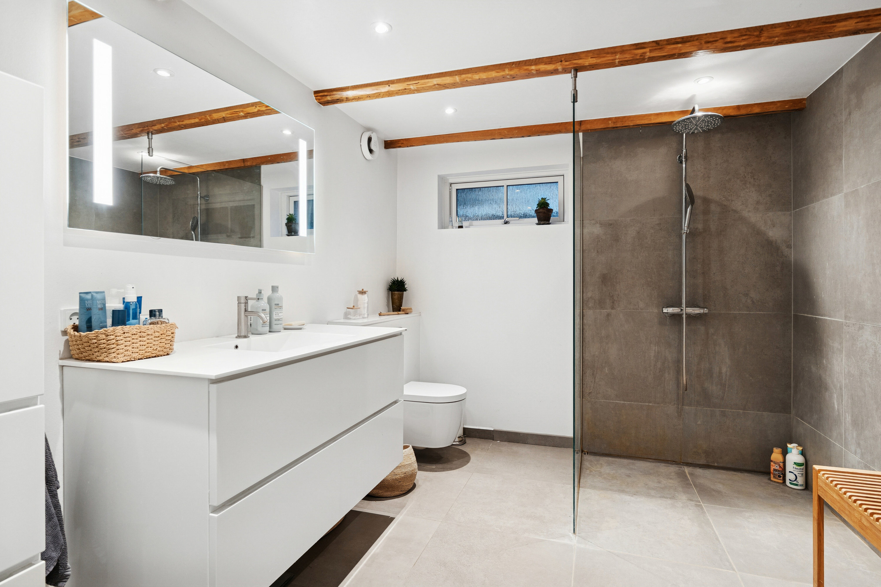 Fremhævet badeværelse billede i fuldskærmstilstand. Billede af Søndervej 21, 2830 Virum