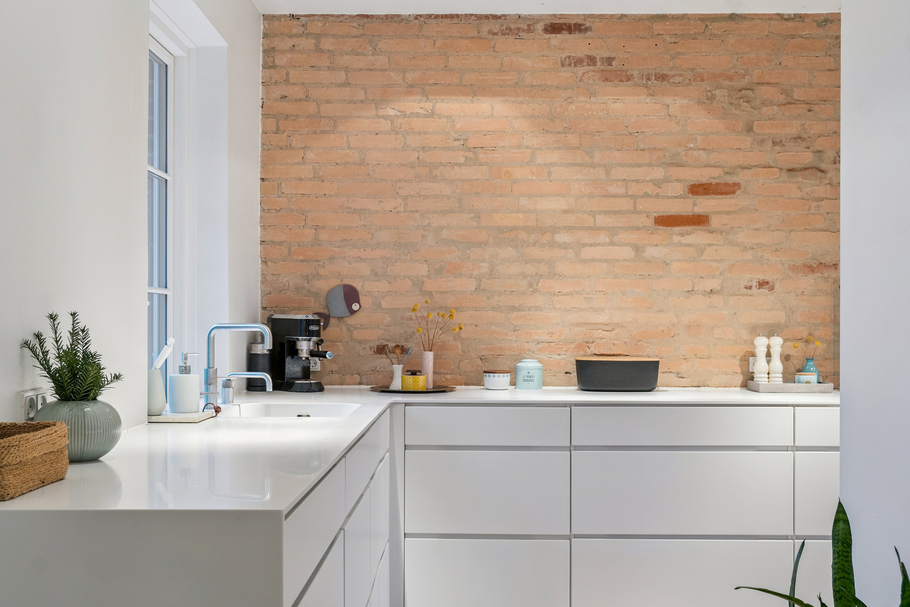 Fremhævet køkken billede i fuldskærmstilstand. Billede af Søndervej 21, 2830 Virum