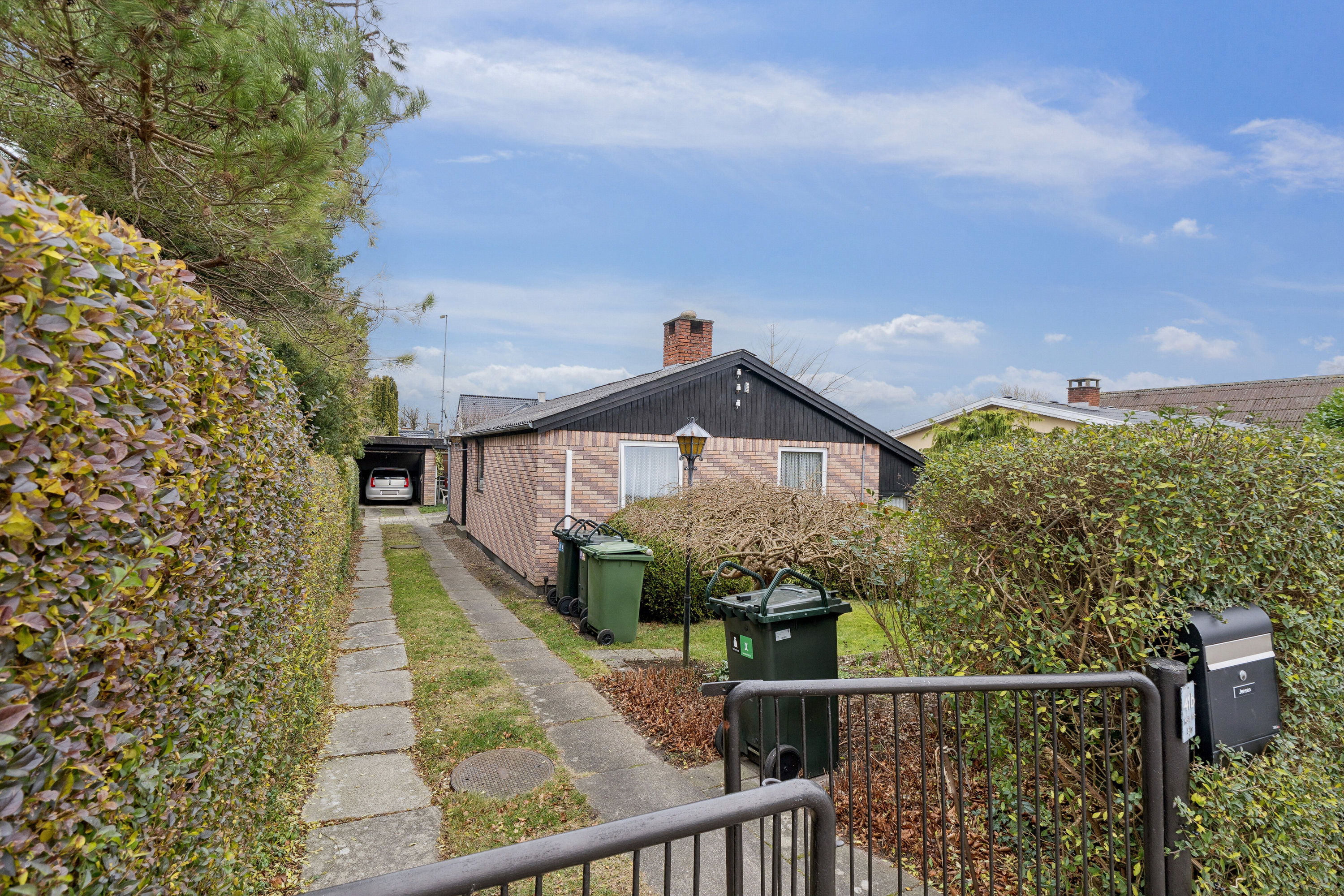 Fremhævet set fra vejen billede i fuldskærmstilstand. Billede af Strandholms Alle 41B, 2650 Hvidovre