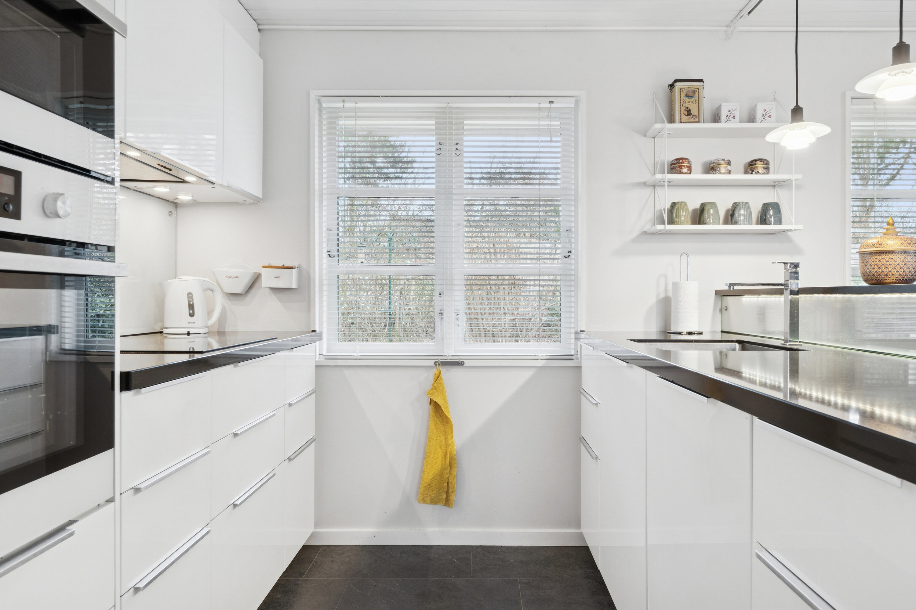 Fremhævet køkken billede i fuldskærmstilstand. Billede af Skadevænget 8, Vellerup, 4050 Skibby